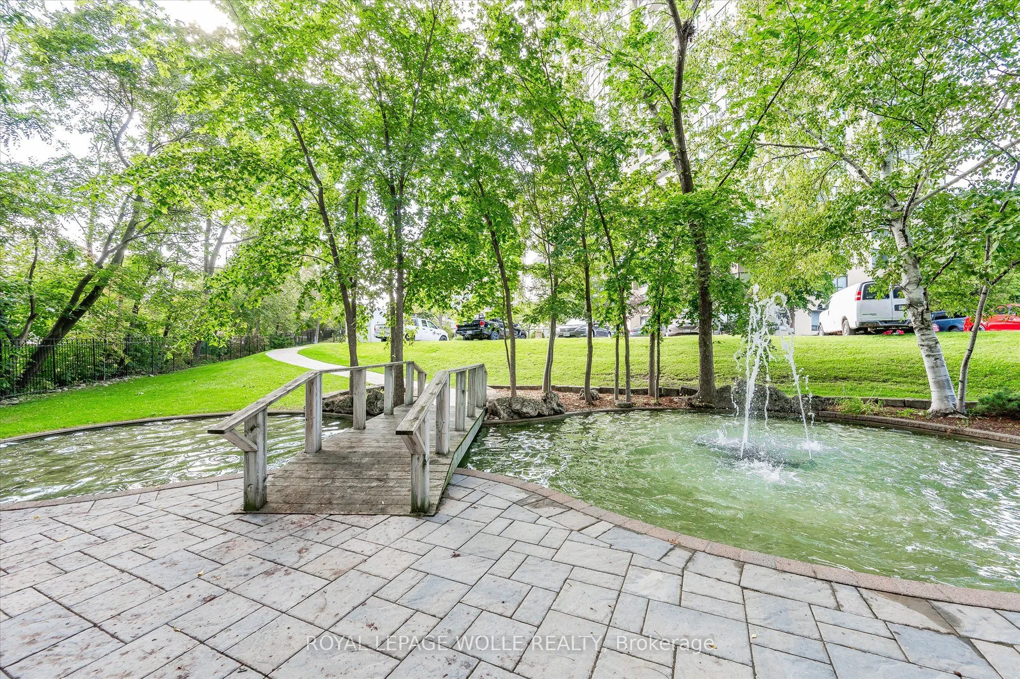 4 Willow Street, #903