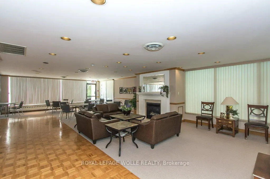 4 Willow Street, #903