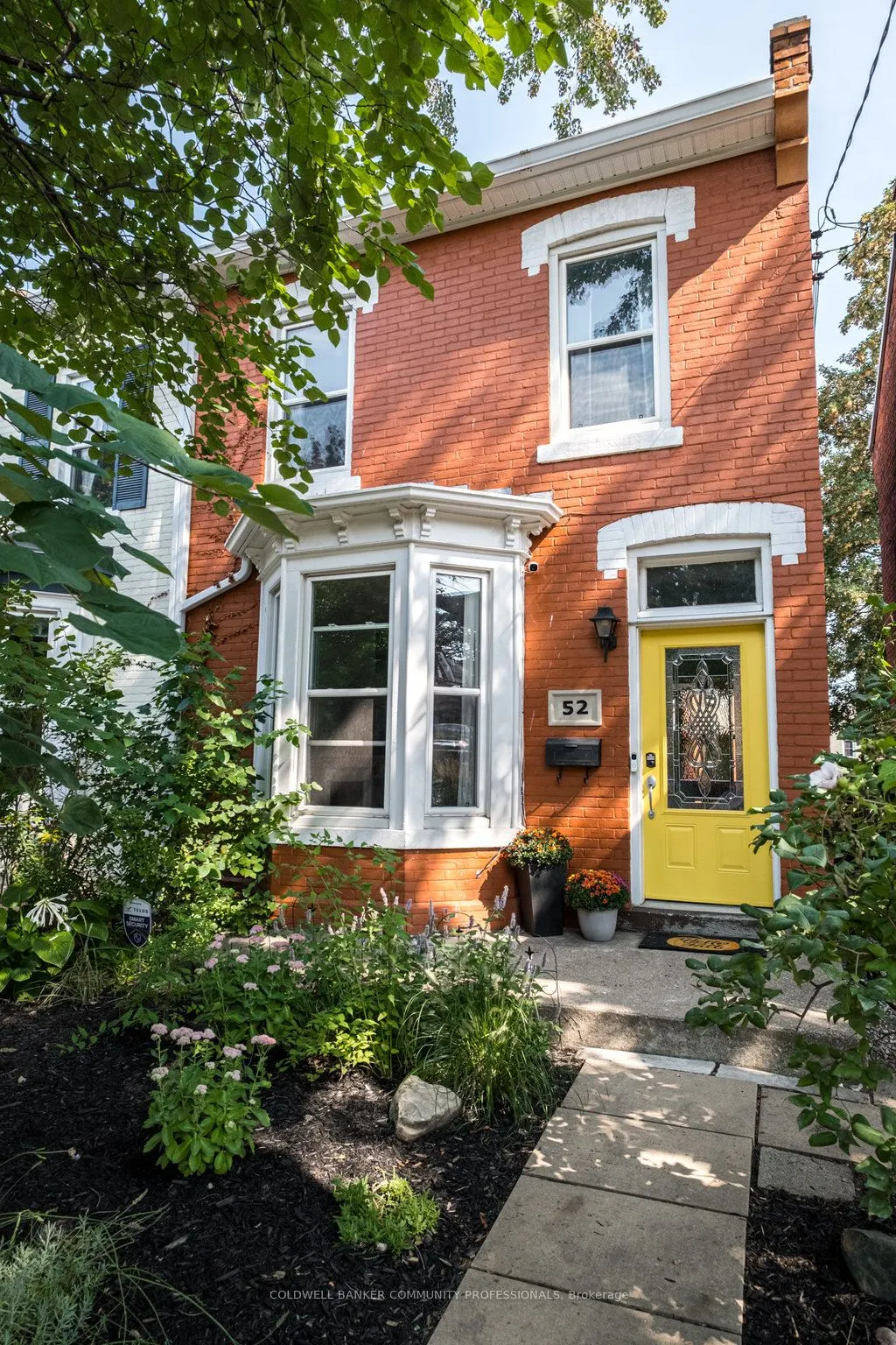 52 Emerald Street N