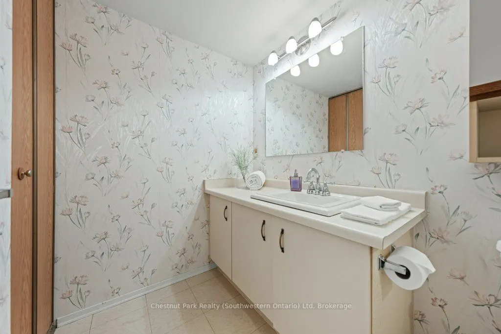 358 Waterloo Avenue, #407