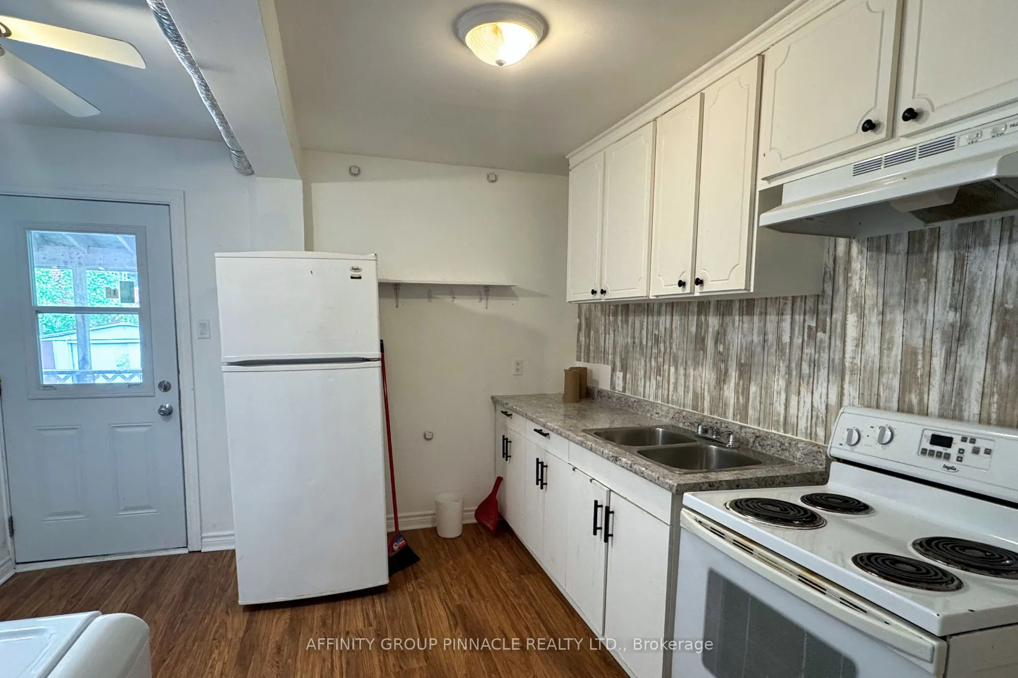 88 Albert Street S