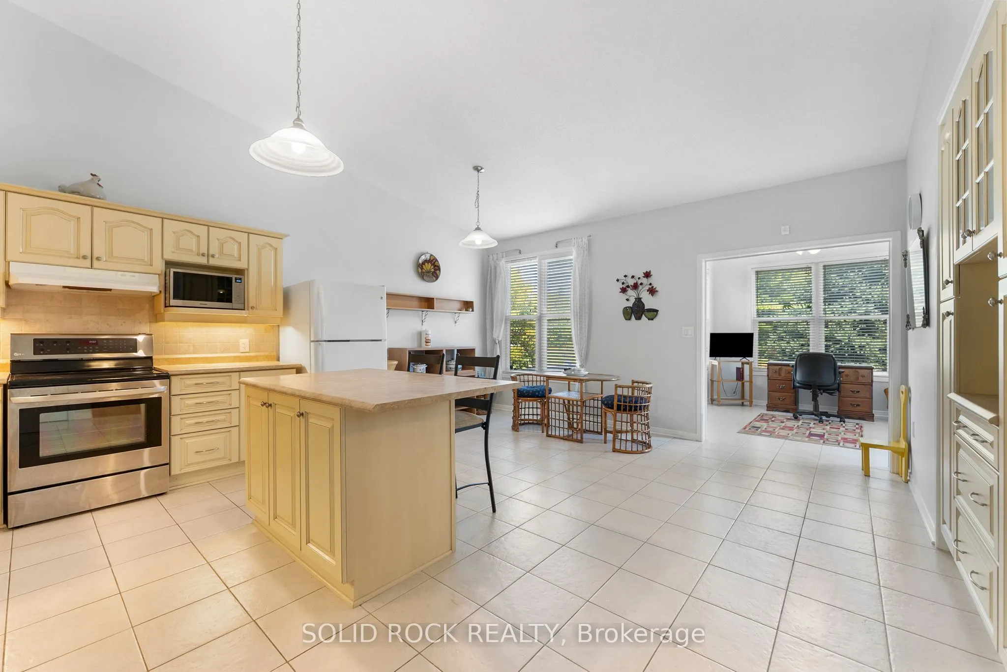 659 Country Trail Private