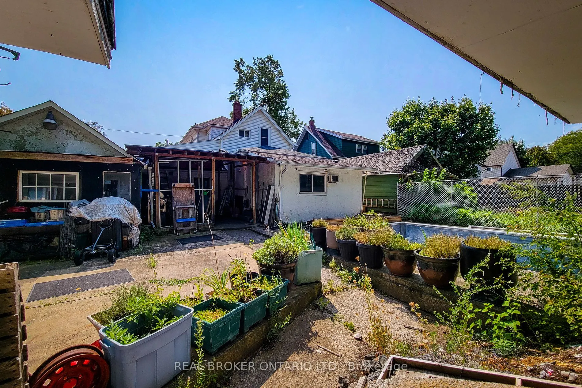 5685 Robinson Street