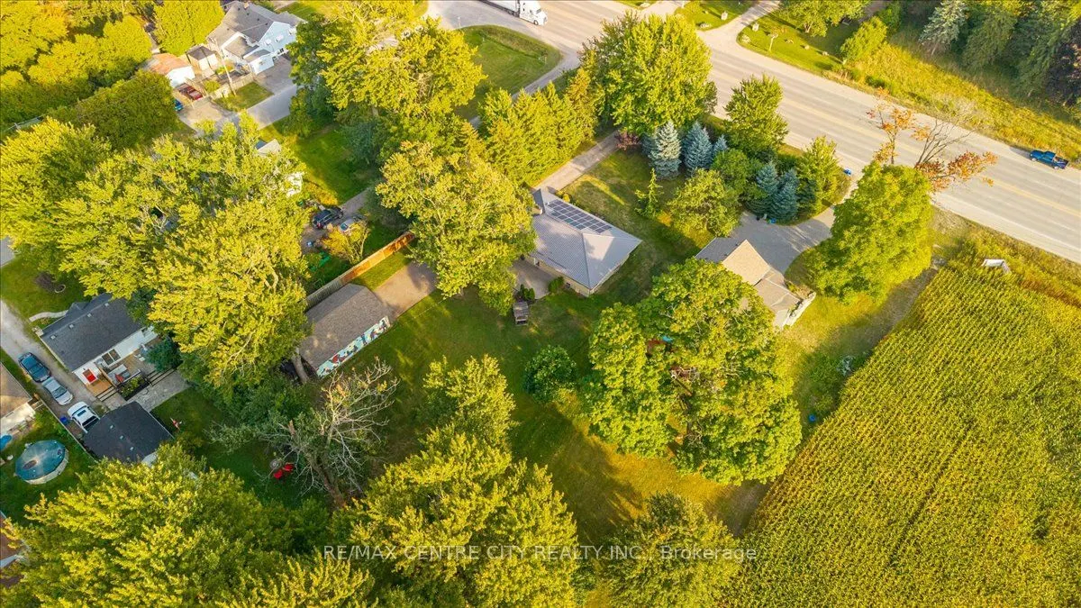 2586 Dundas Street