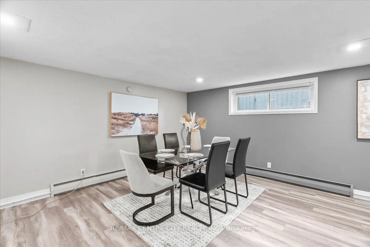 2586 Dundas Street