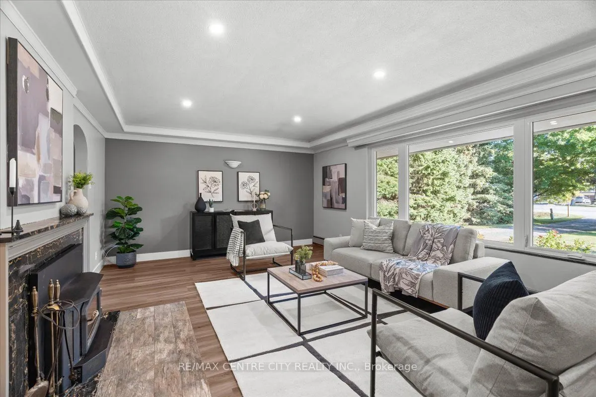 2586 Dundas Street