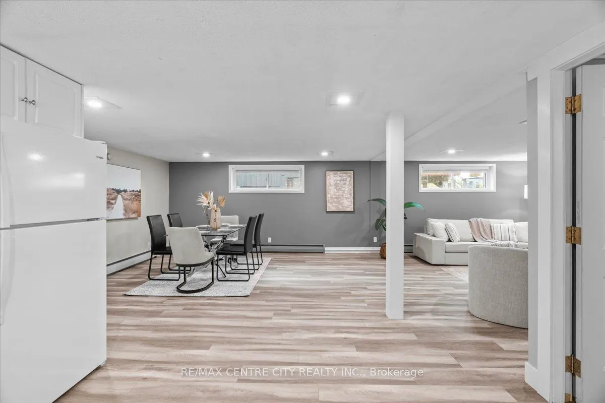 2586 Dundas Street