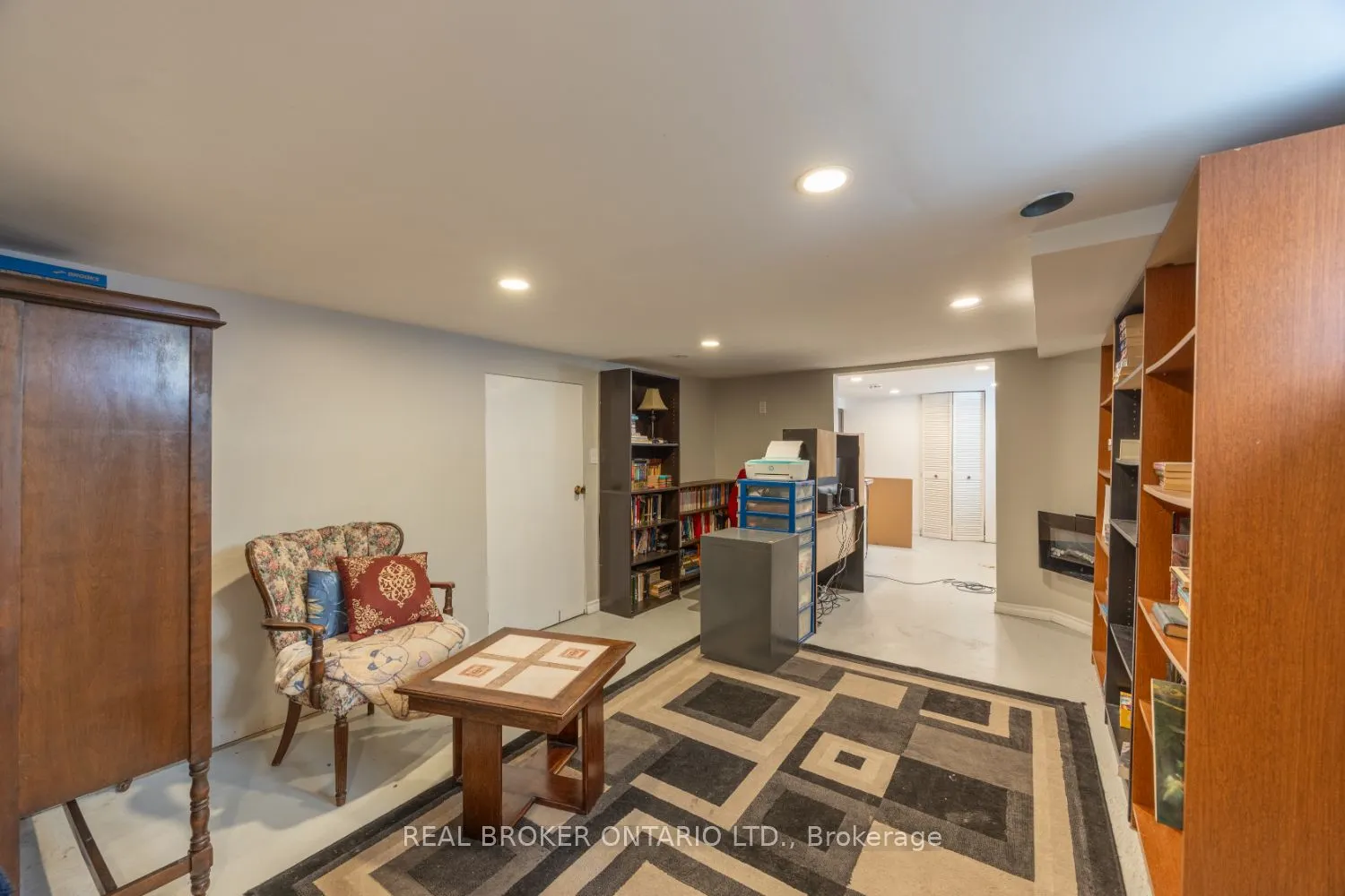 176 Lansdowne Street W