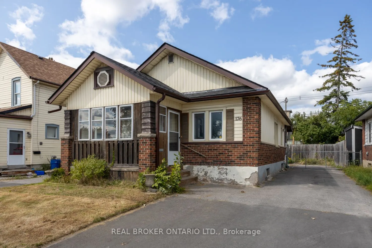 176 Lansdowne Street W