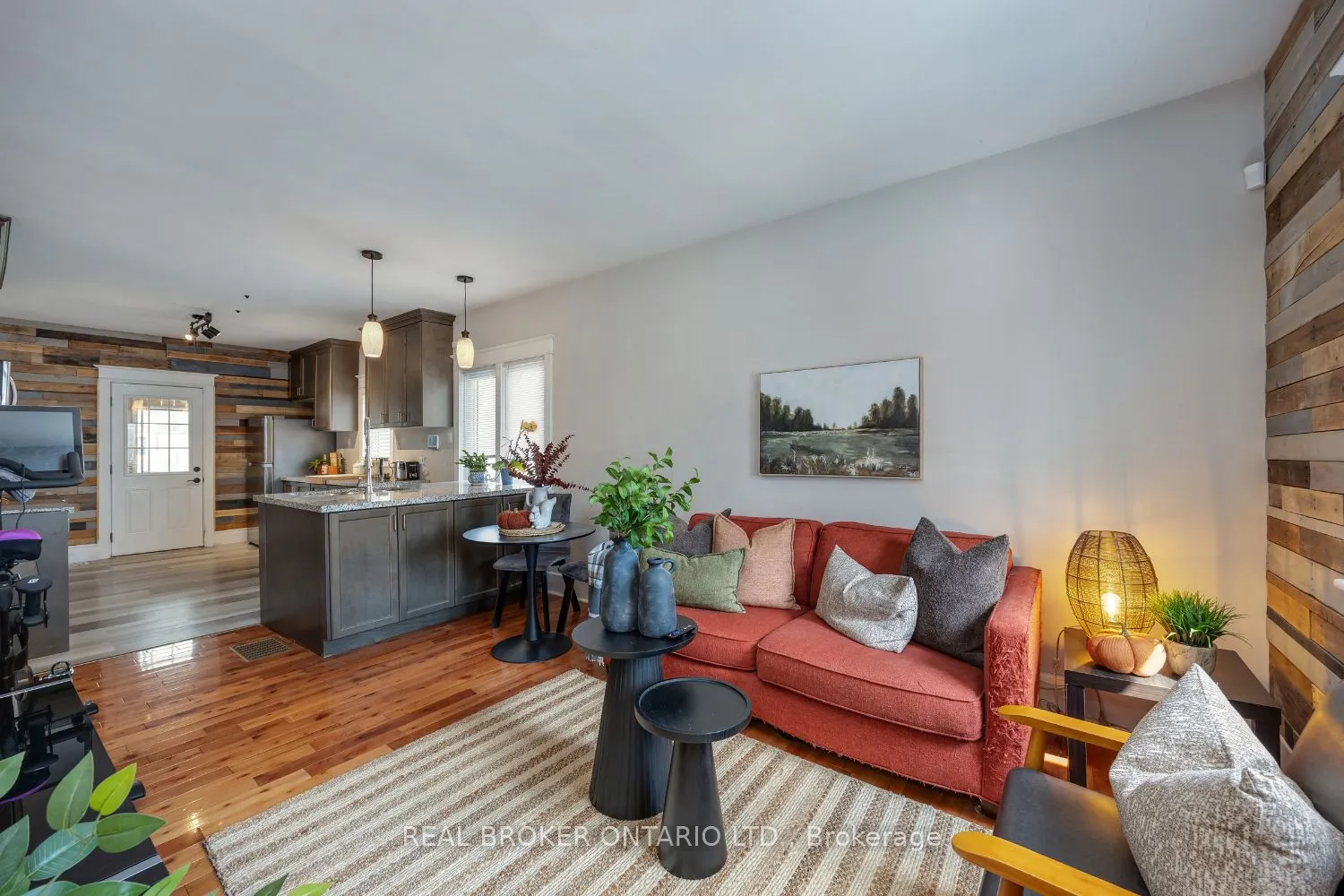 176 Lansdowne Street W