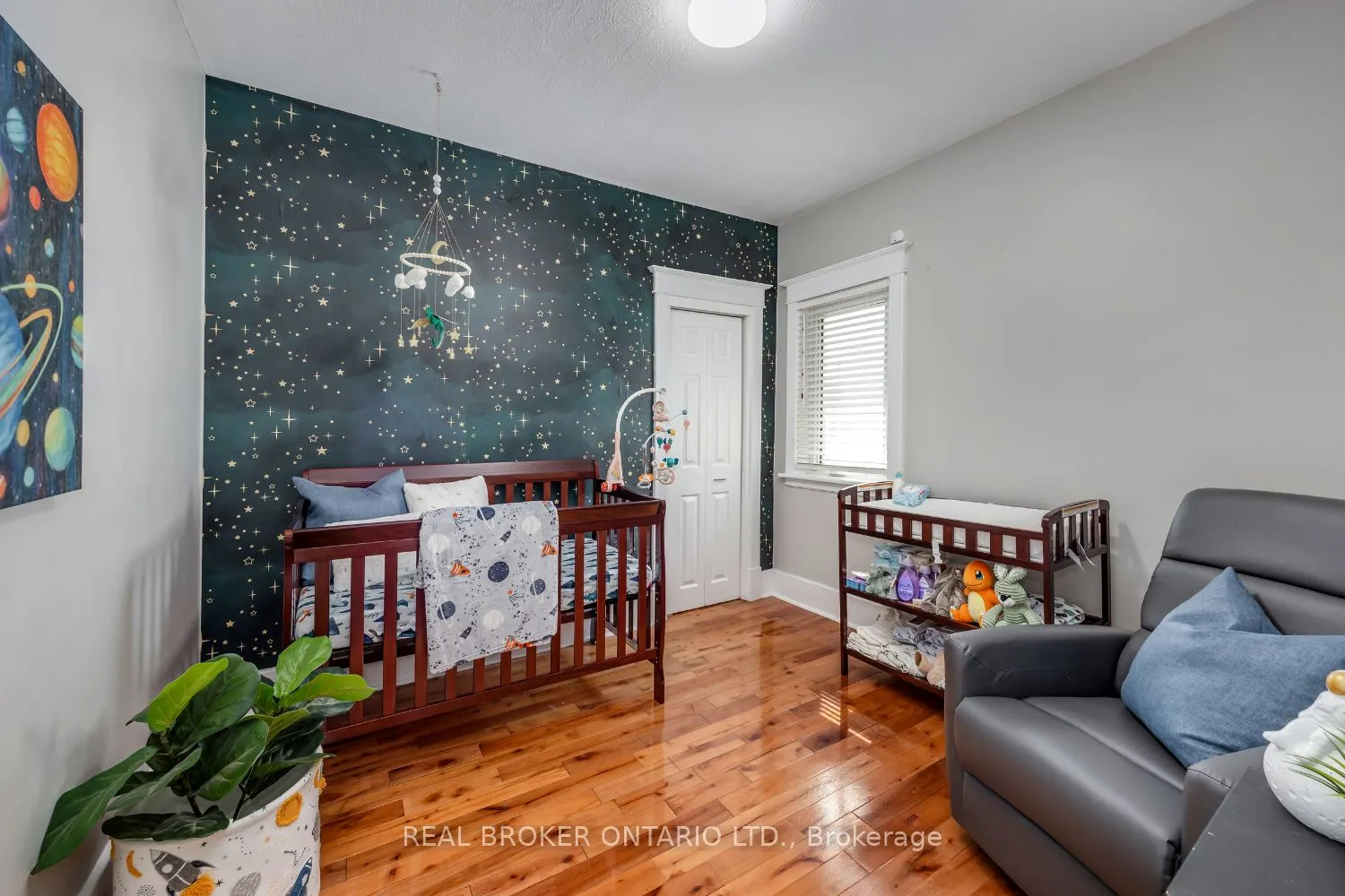176 Lansdowne Street W
