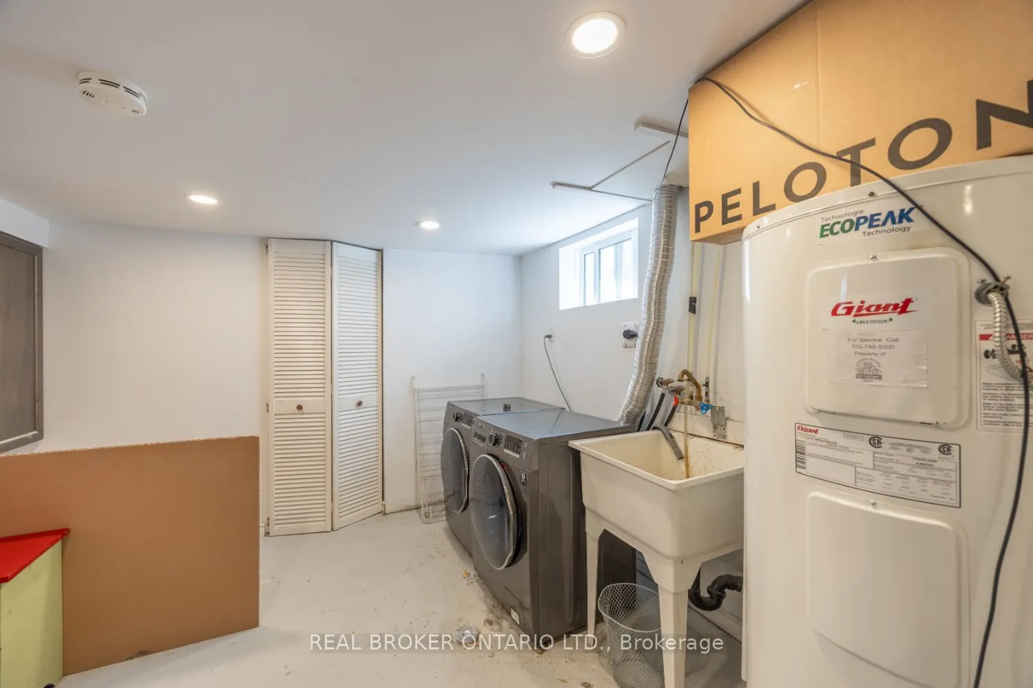 176 Lansdowne Street W