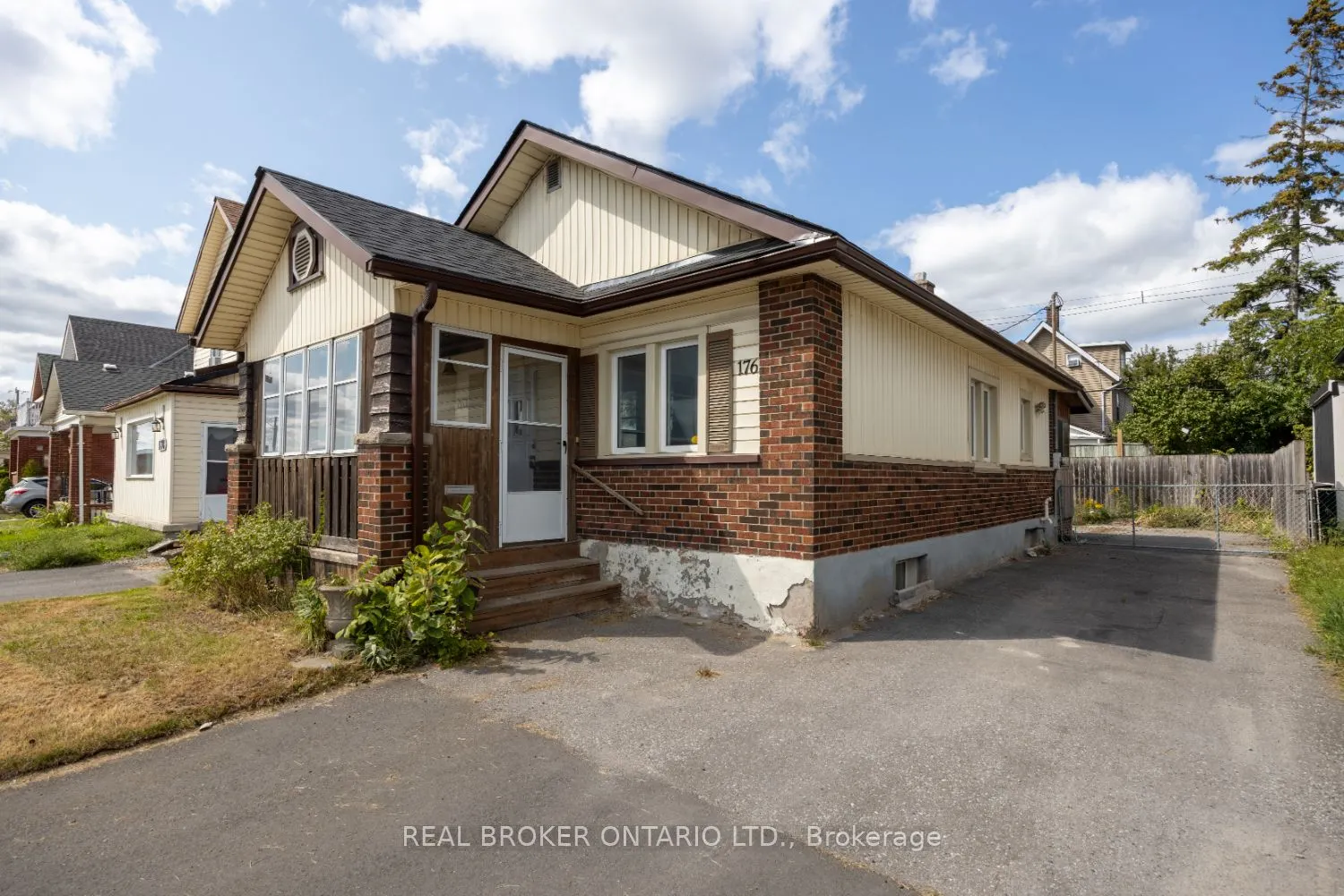 176 Lansdowne Street W