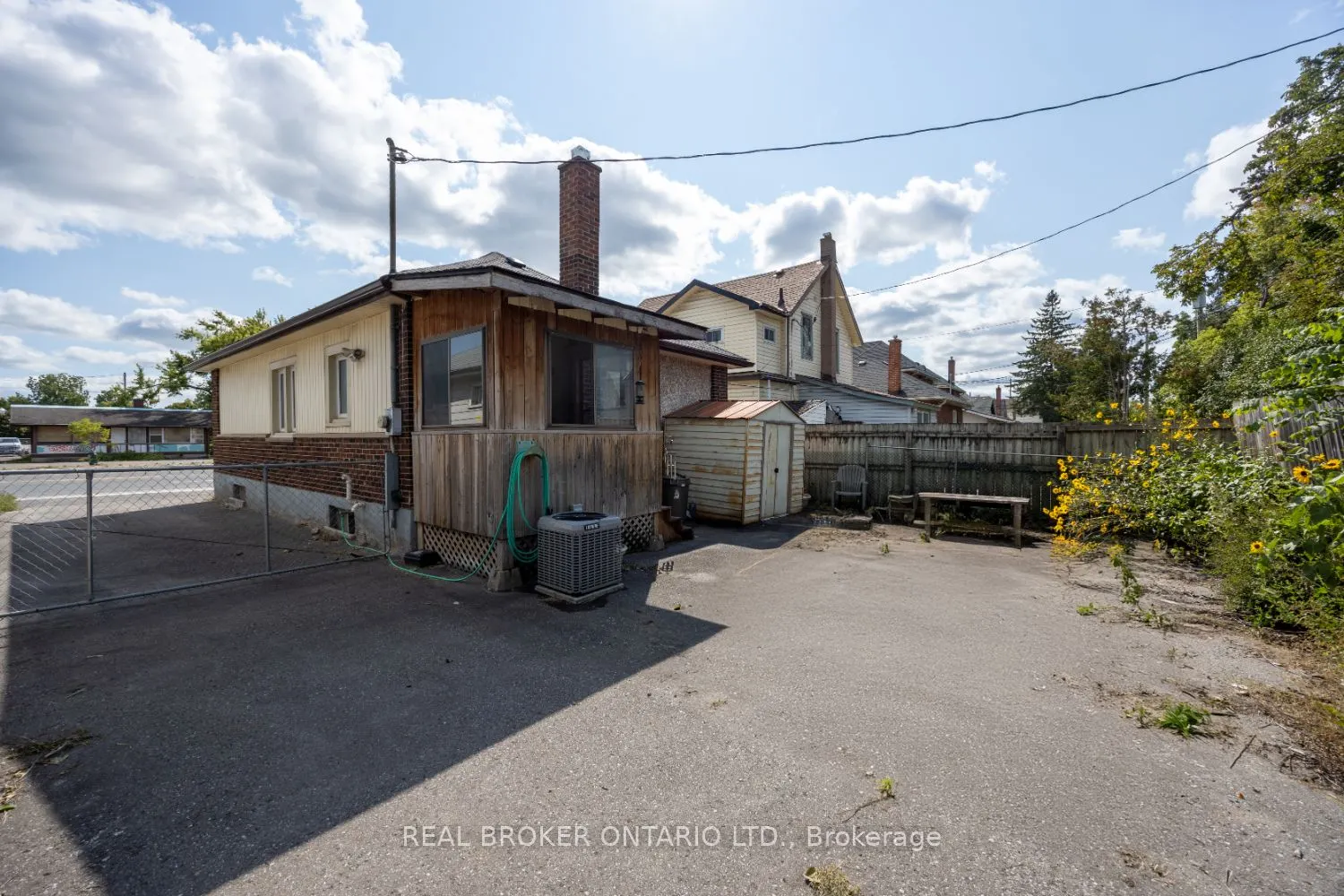 176 Lansdowne Street W