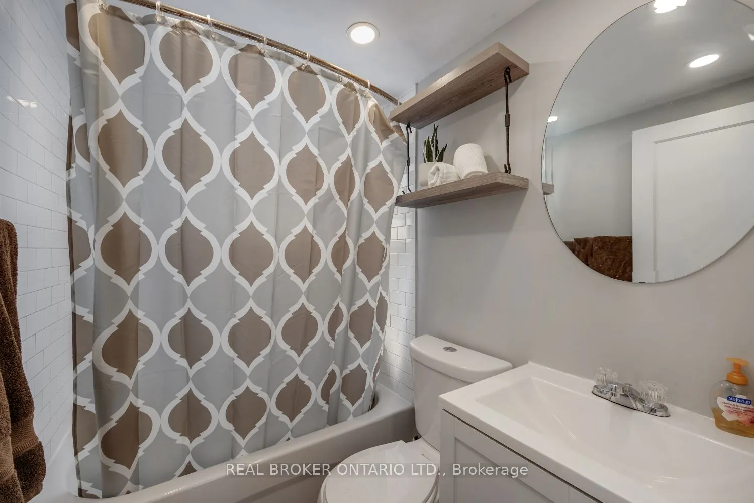 176 Lansdowne Street W