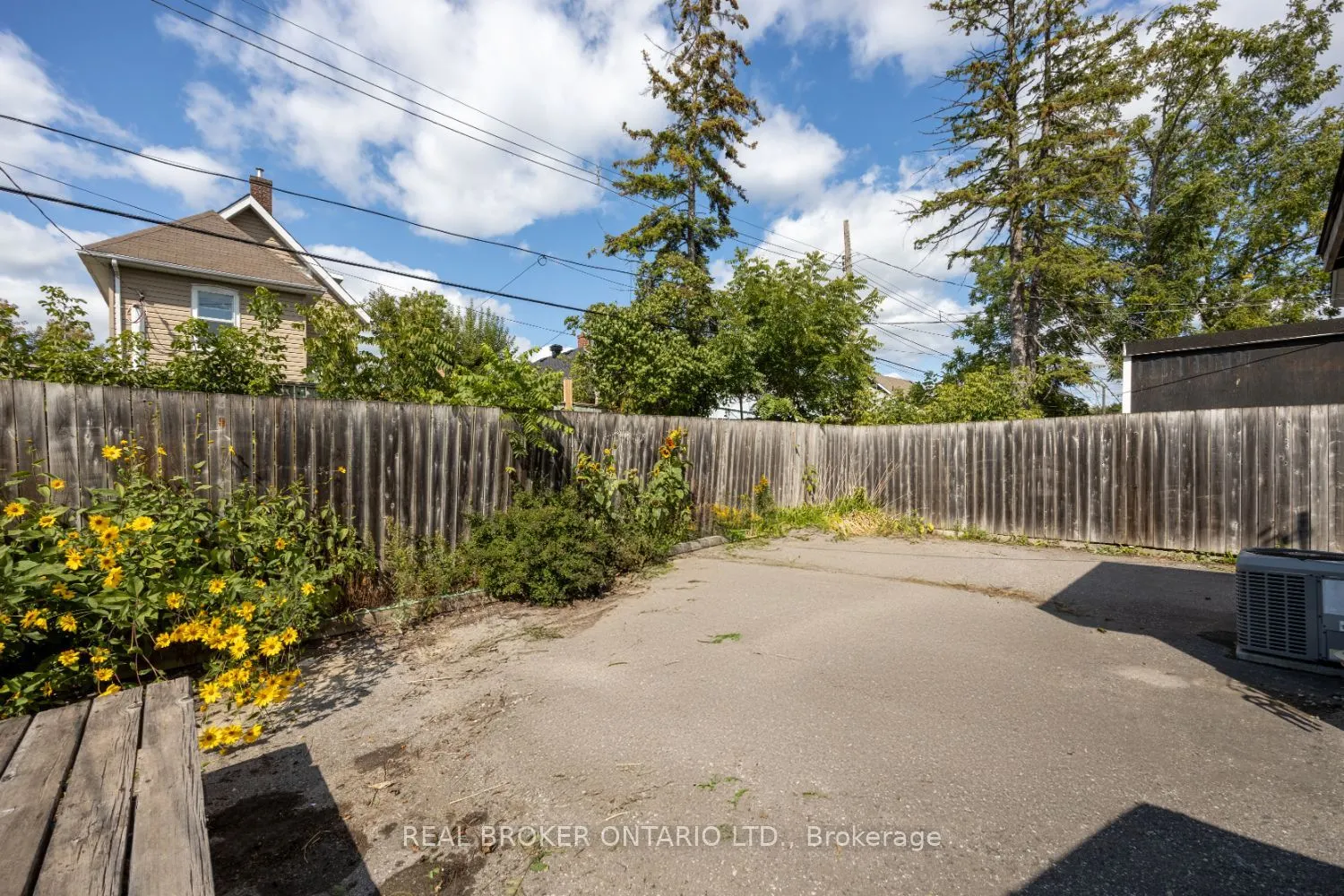 176 Lansdowne Street W