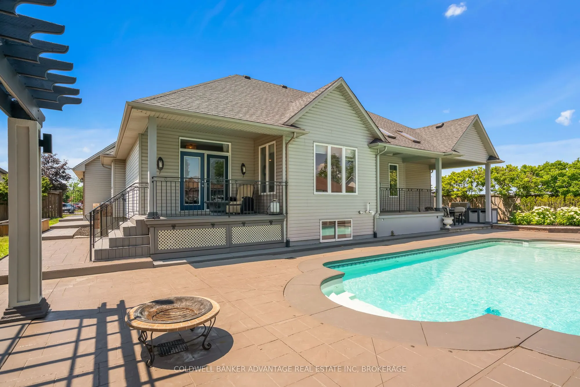 152 Redwood Court