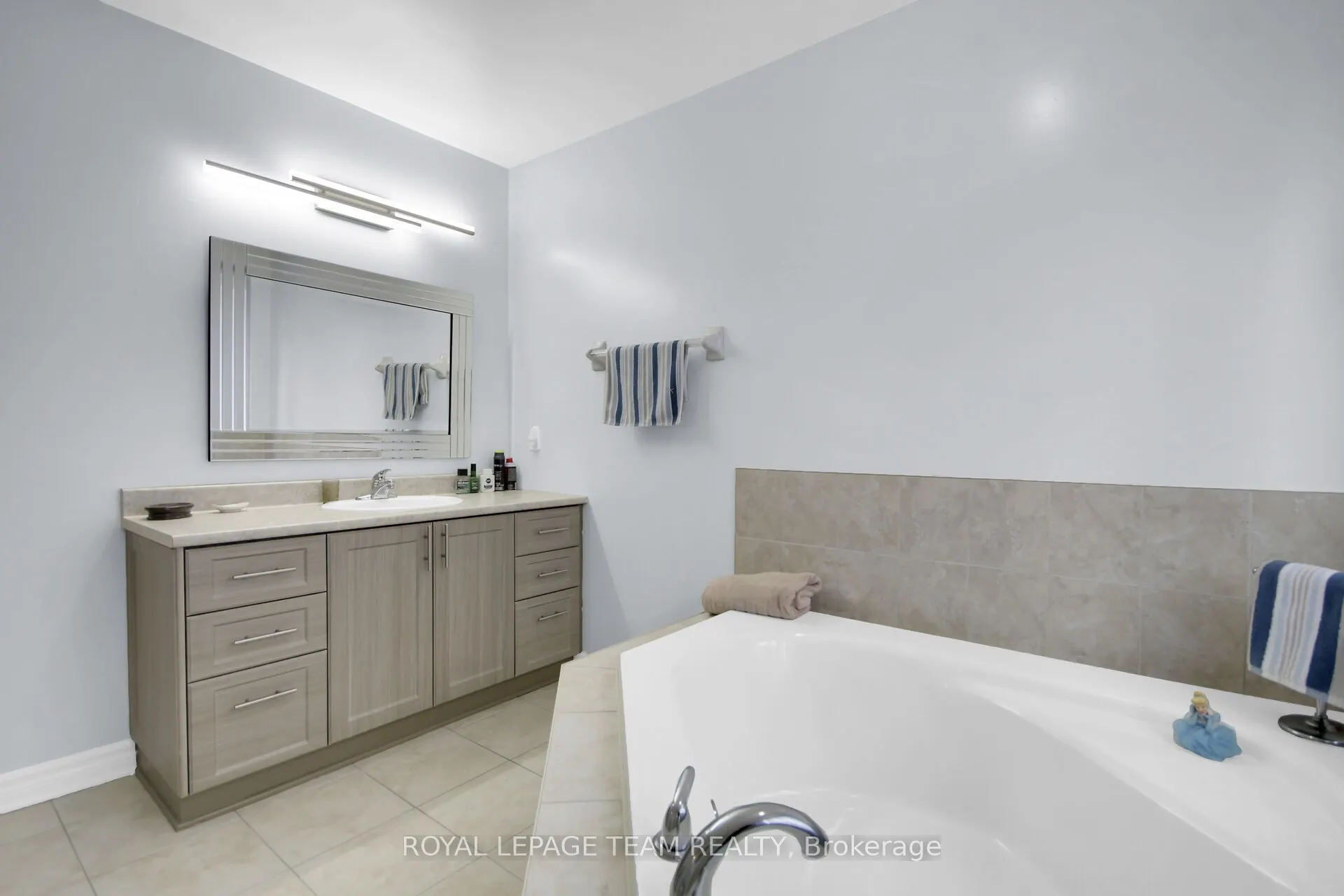 1024 Northgraves Crescent