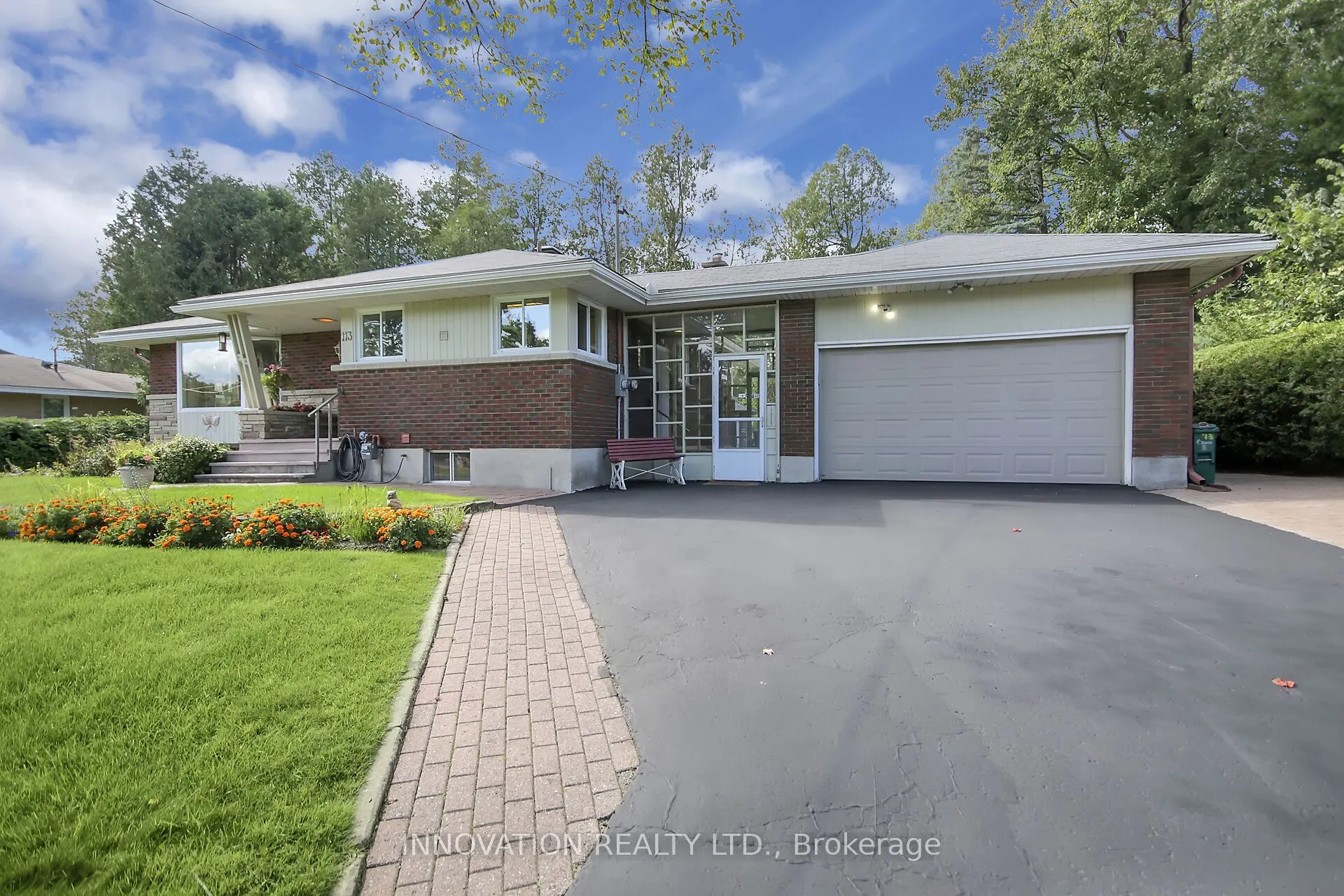 113 Grenfell Crescent N