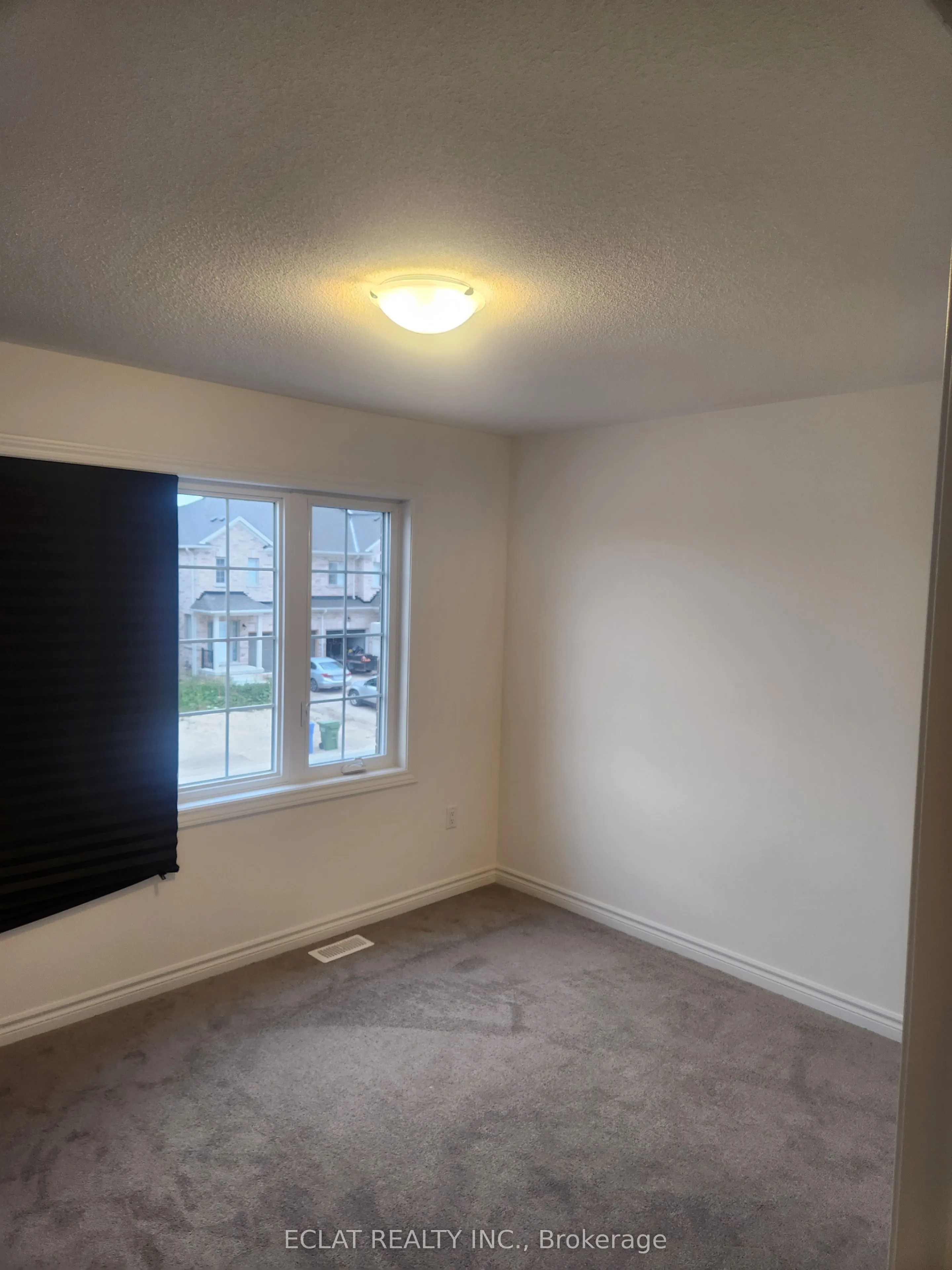 418 VanDusen Avenue E