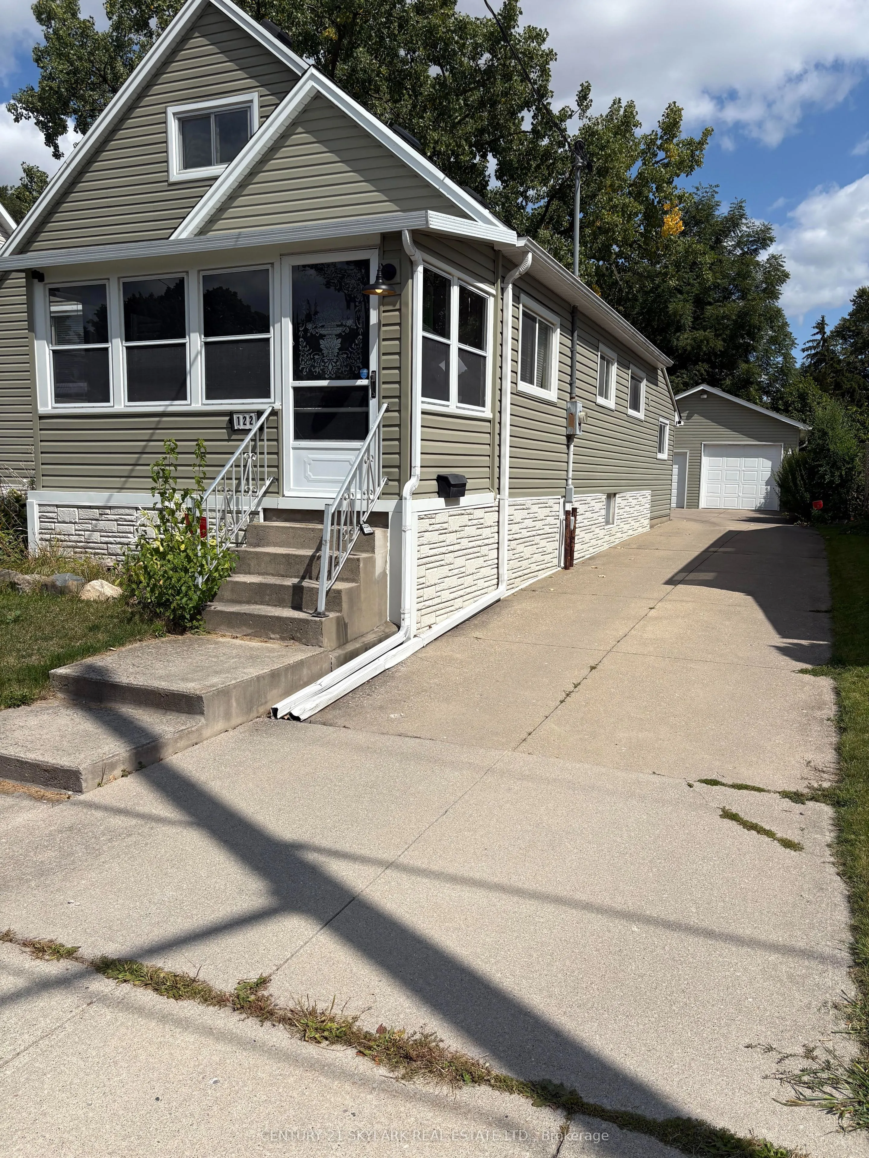 122 Boullee Street