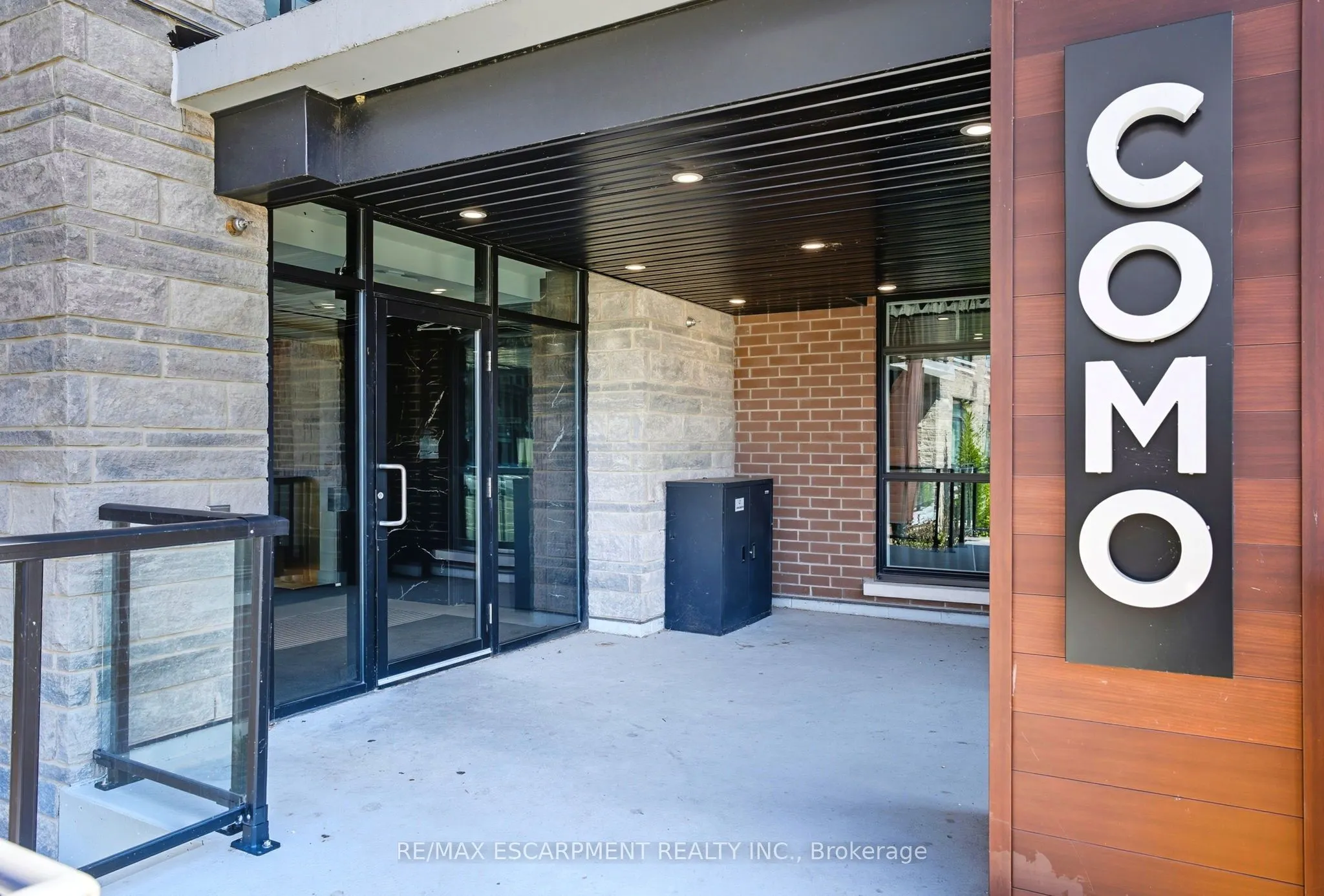 600 North Service Road, #204