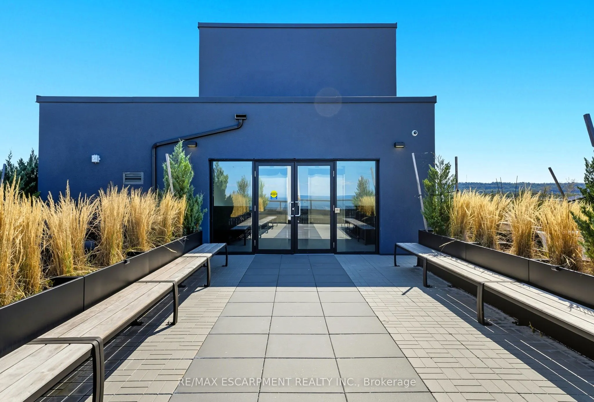 600 North Service Road, #204