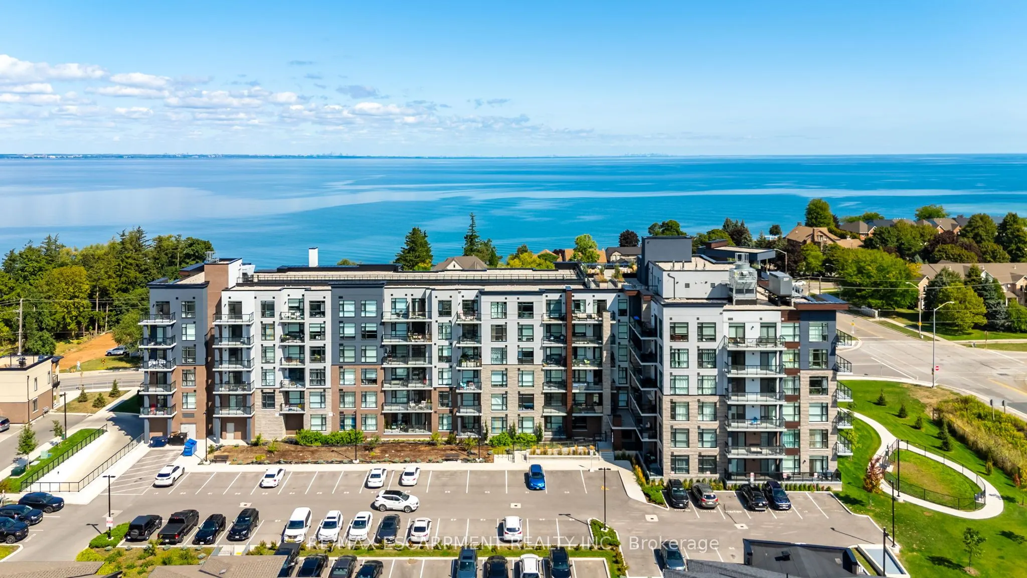 600 North Service Road, #204