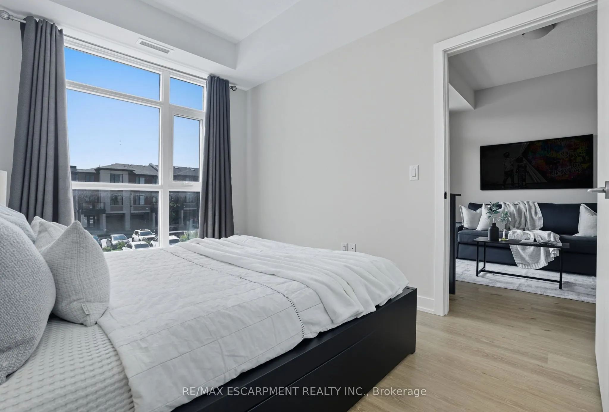 600 North Service Road, #204