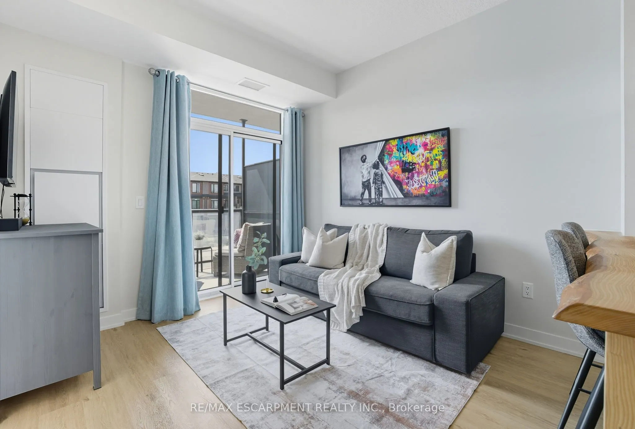 600 North Service Road, #204