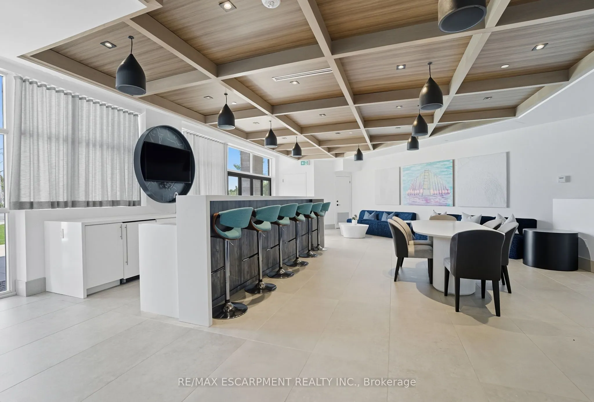 600 North Service Road, #204