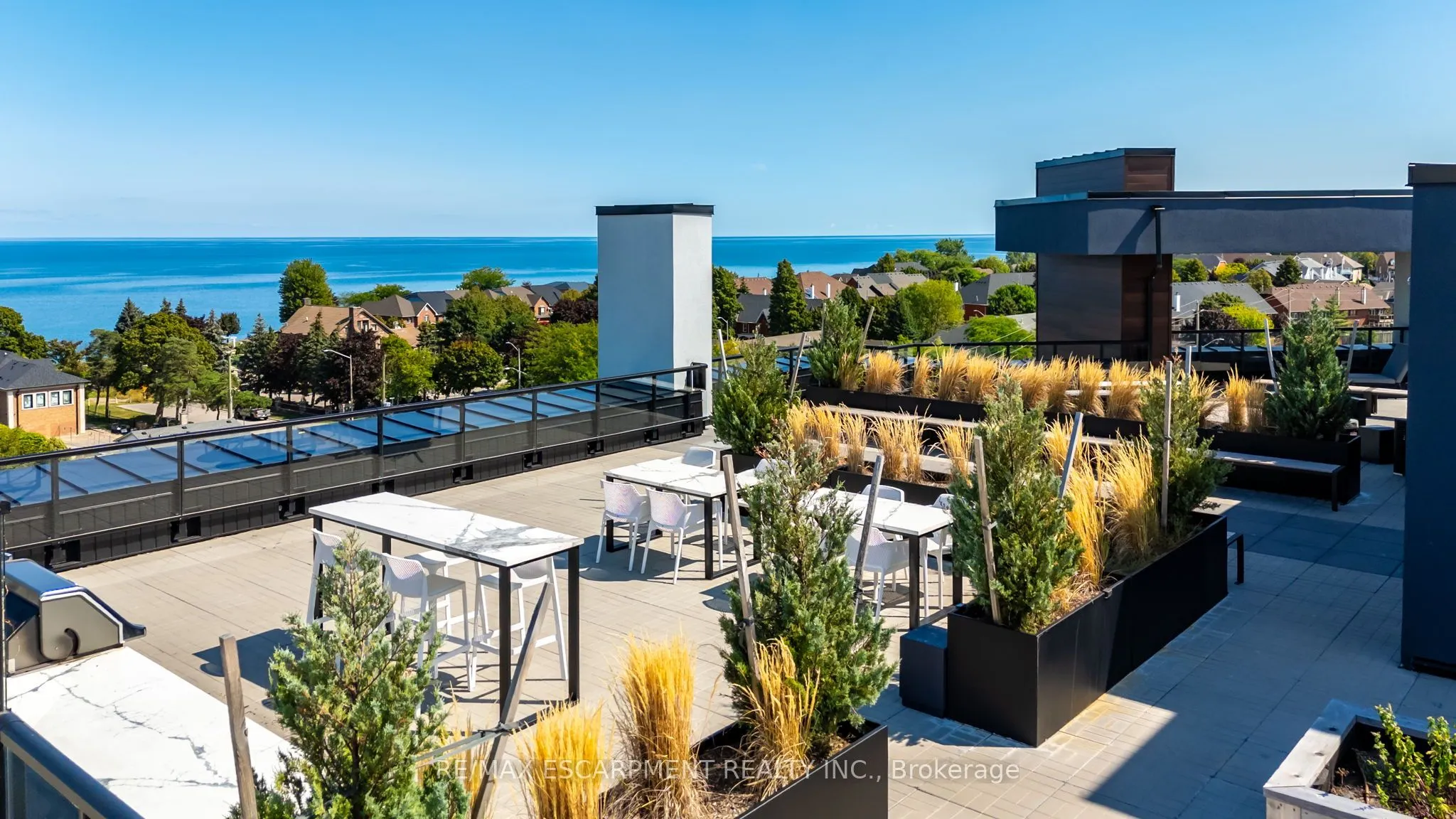 600 North Service Road, #204