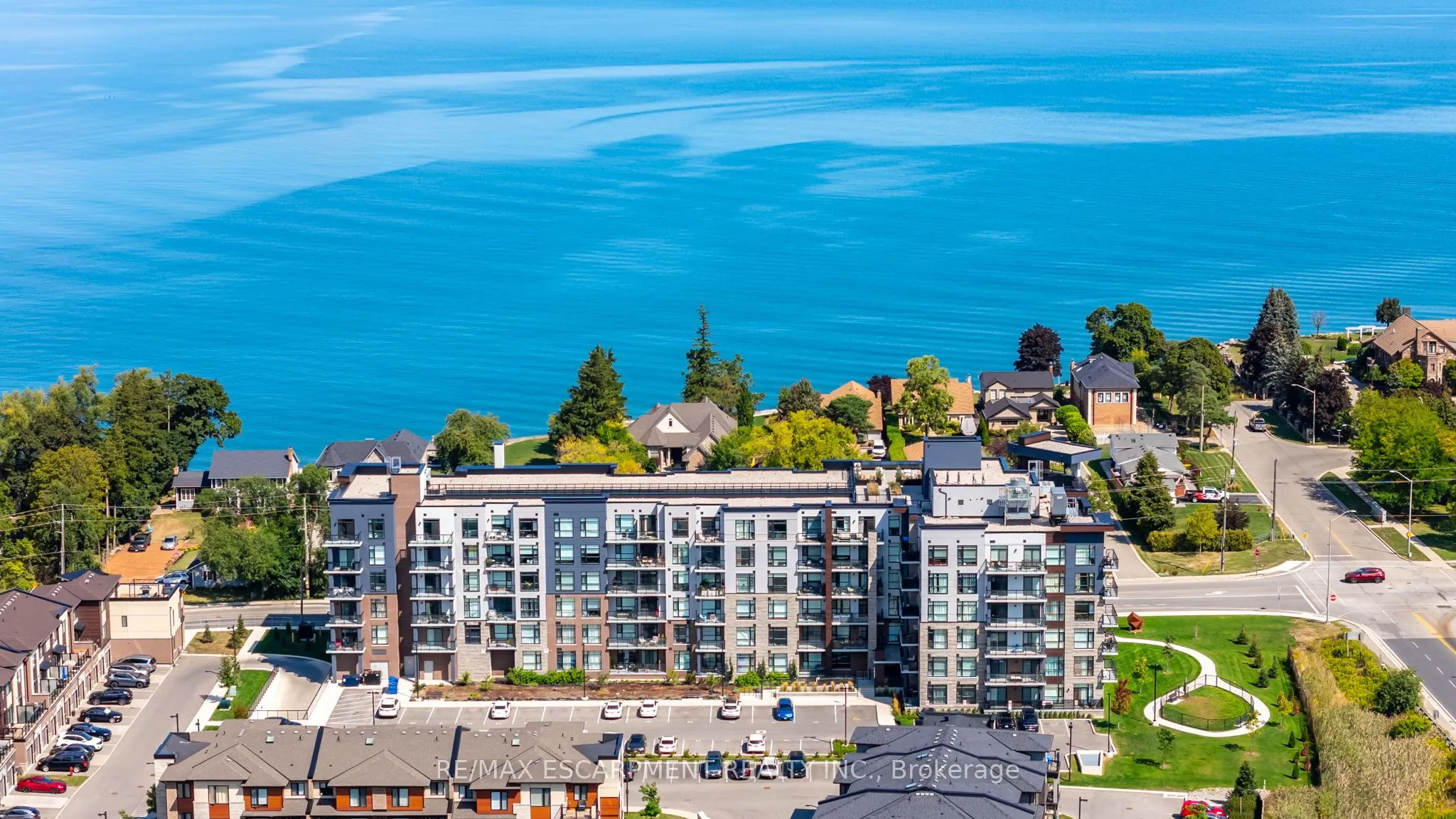 600 North Service Road, #204