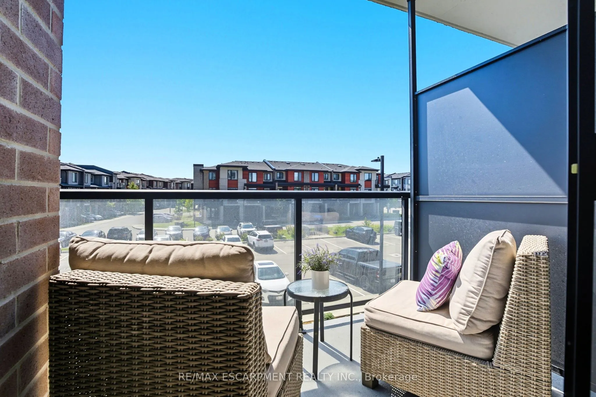 600 North Service Road, #204