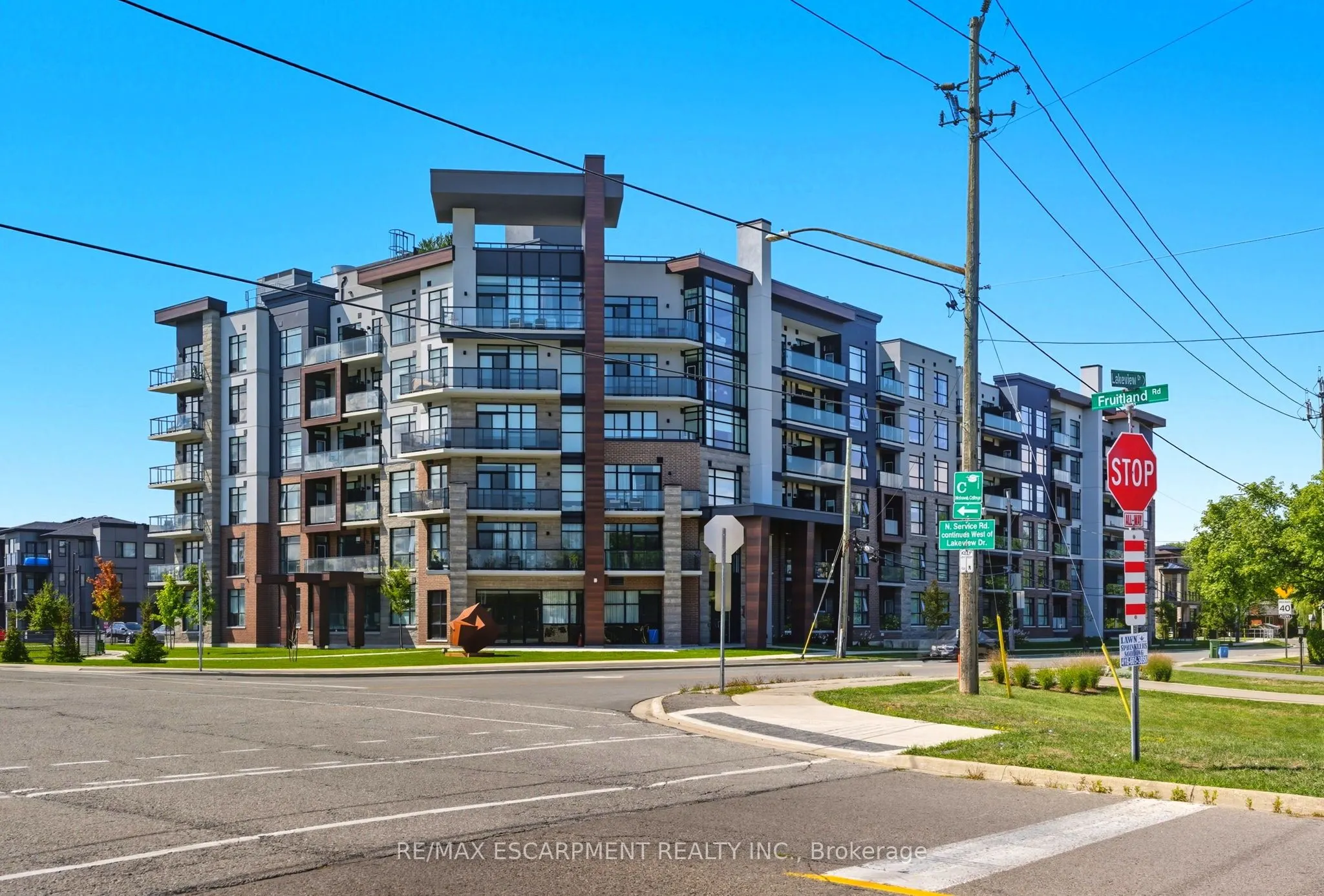 600 North Service Road, #204