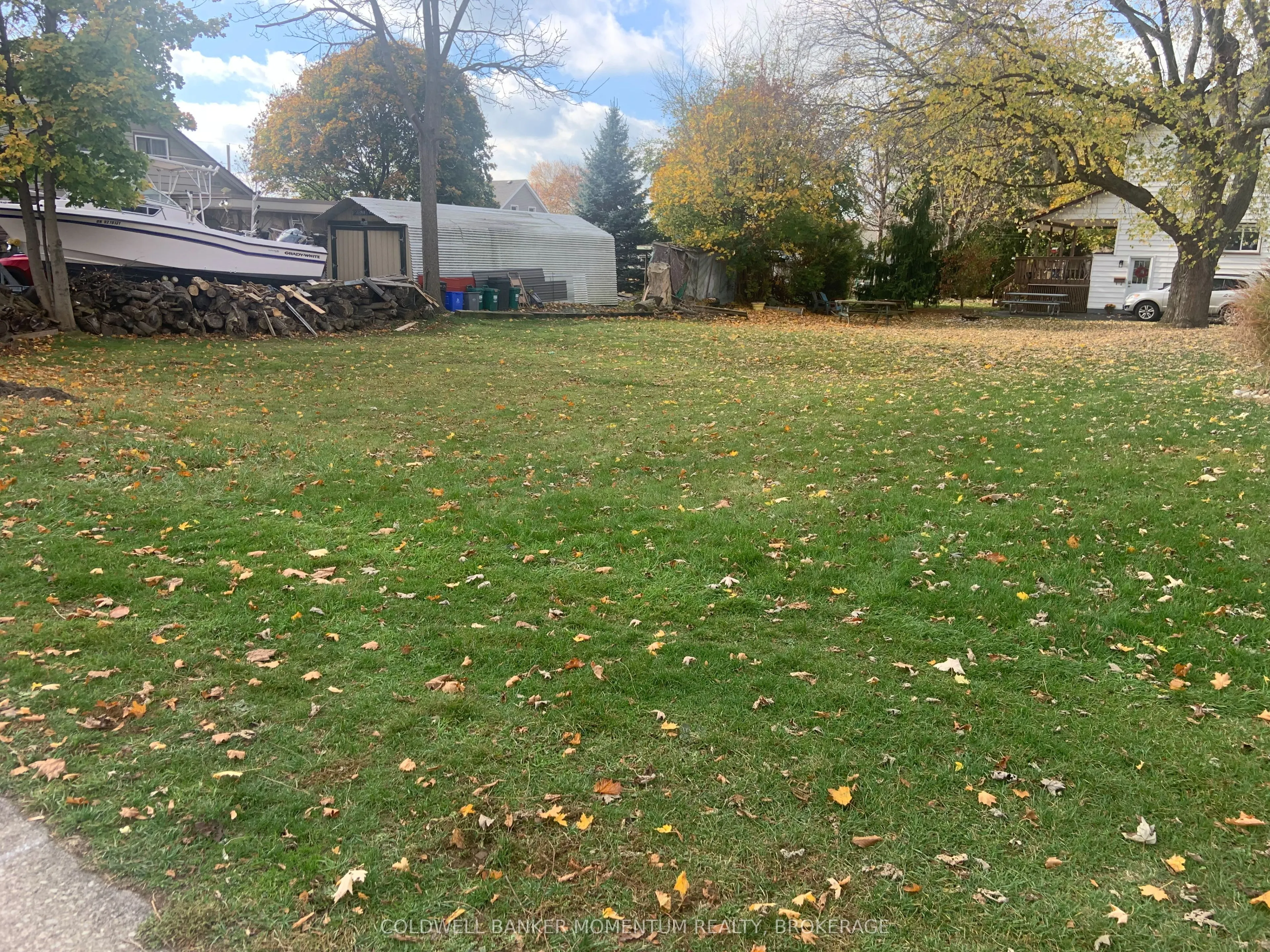 W/S Fielden Avenue