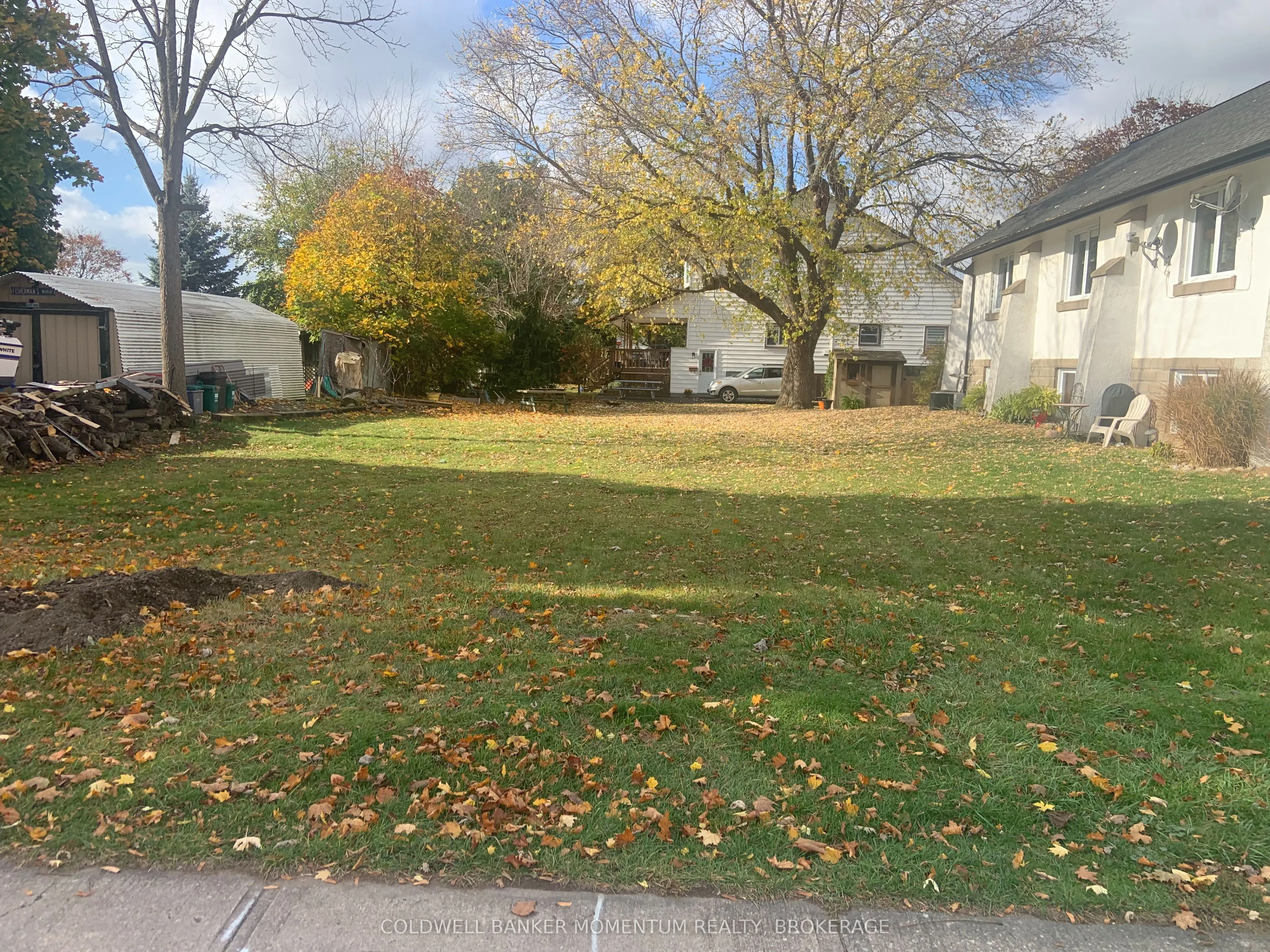 W/S Fielden Avenue