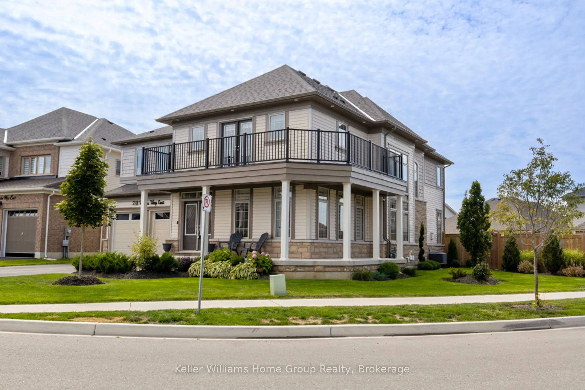 228 Harpin Way E