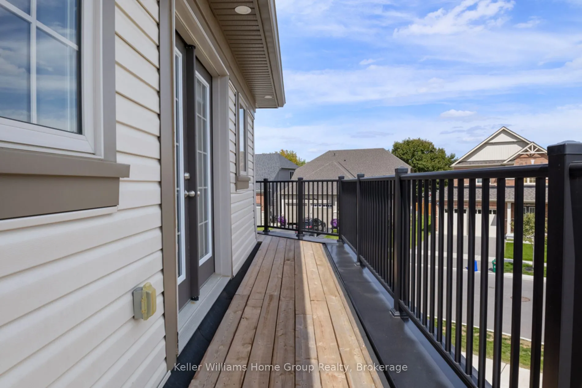 228 Harpin Way E