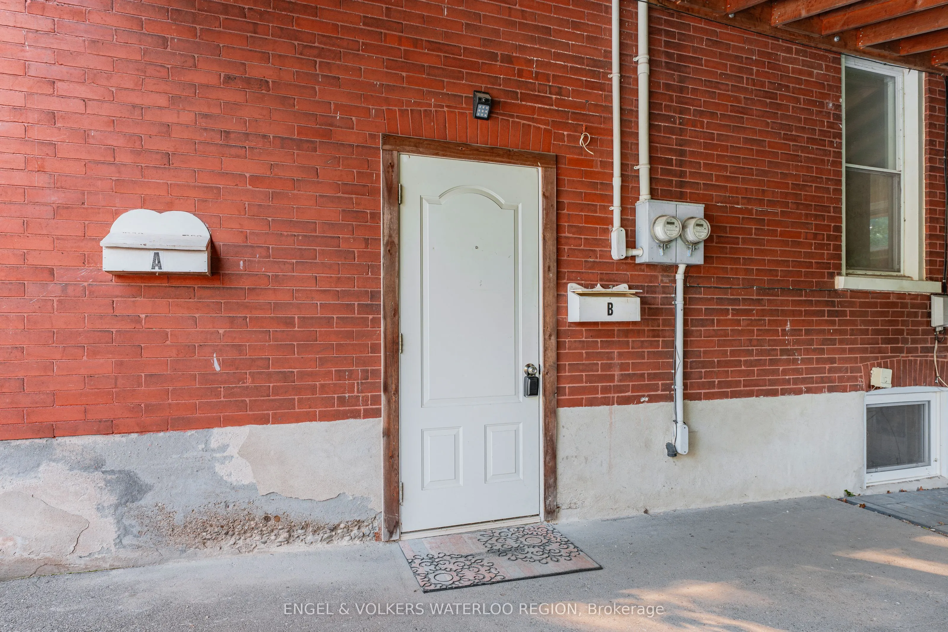 854 William Street