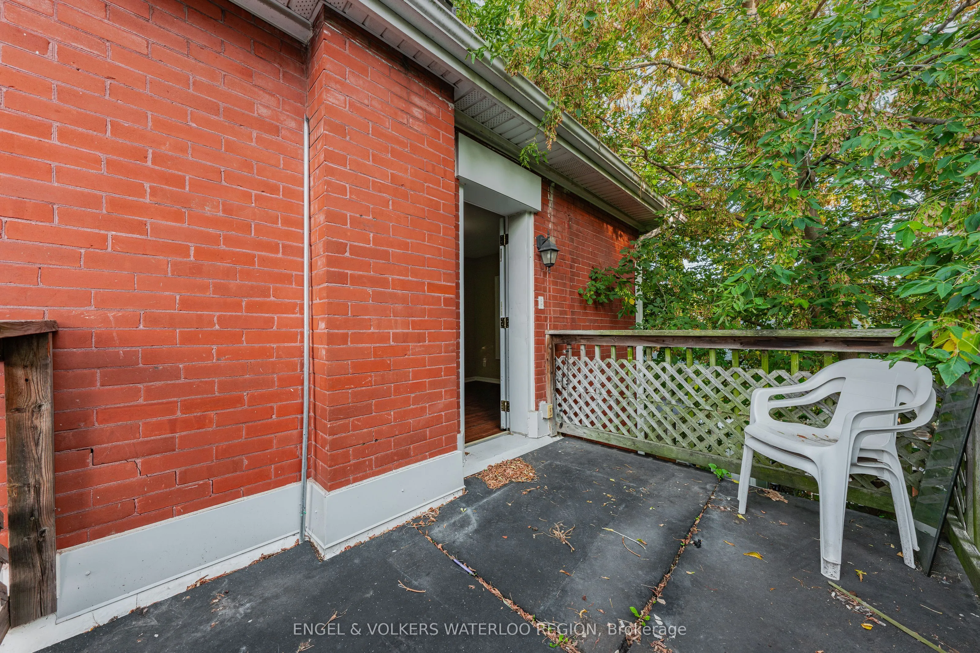 854 William Street