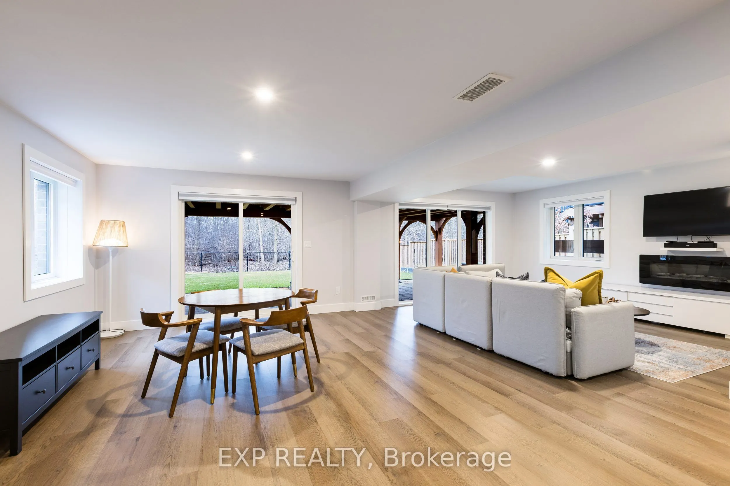 2180 YELLOWBIRCH Place