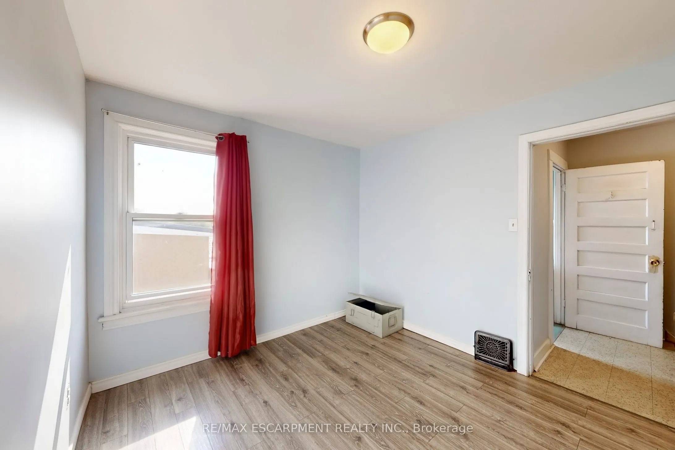206 Locke Street N