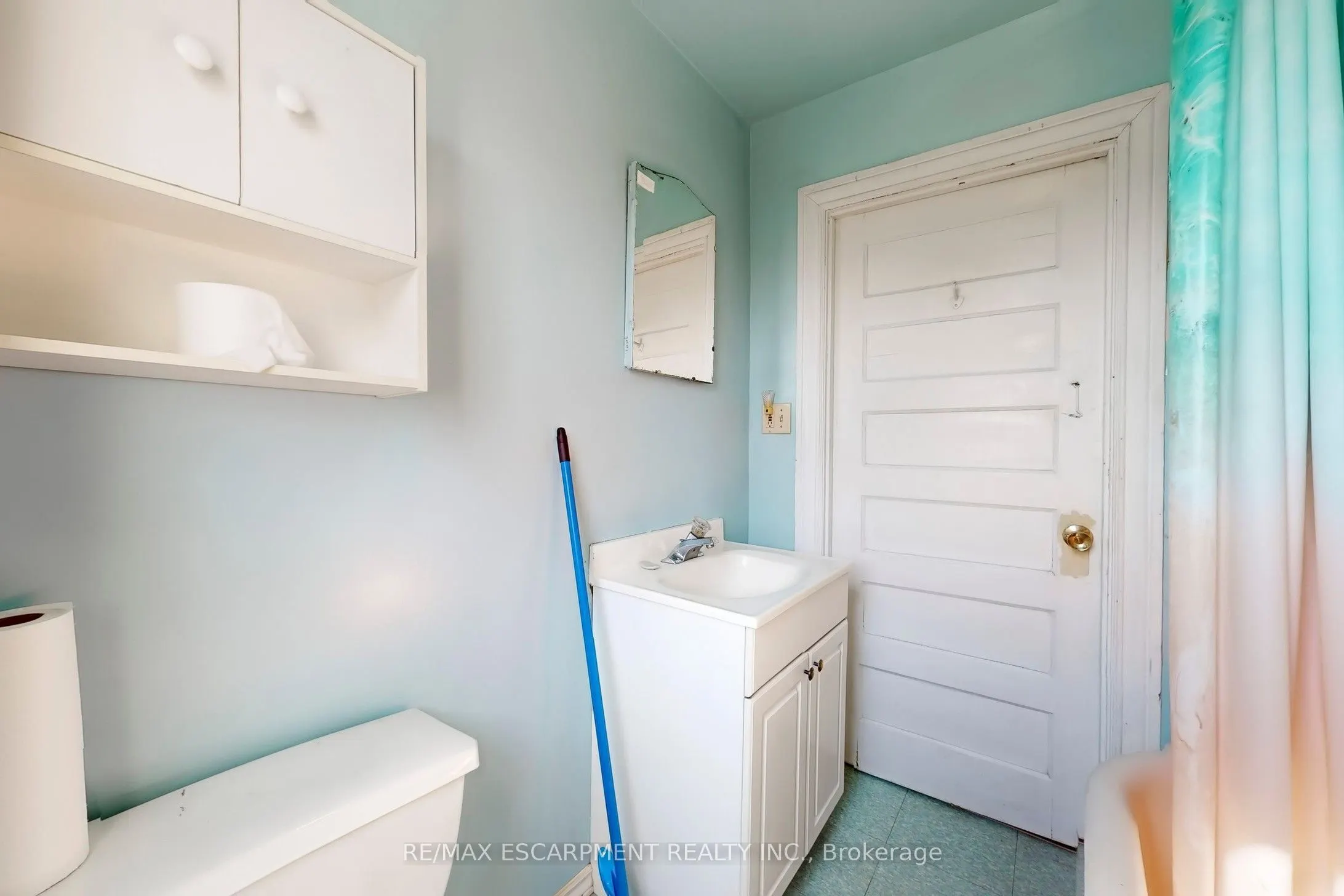 206 Locke Street N