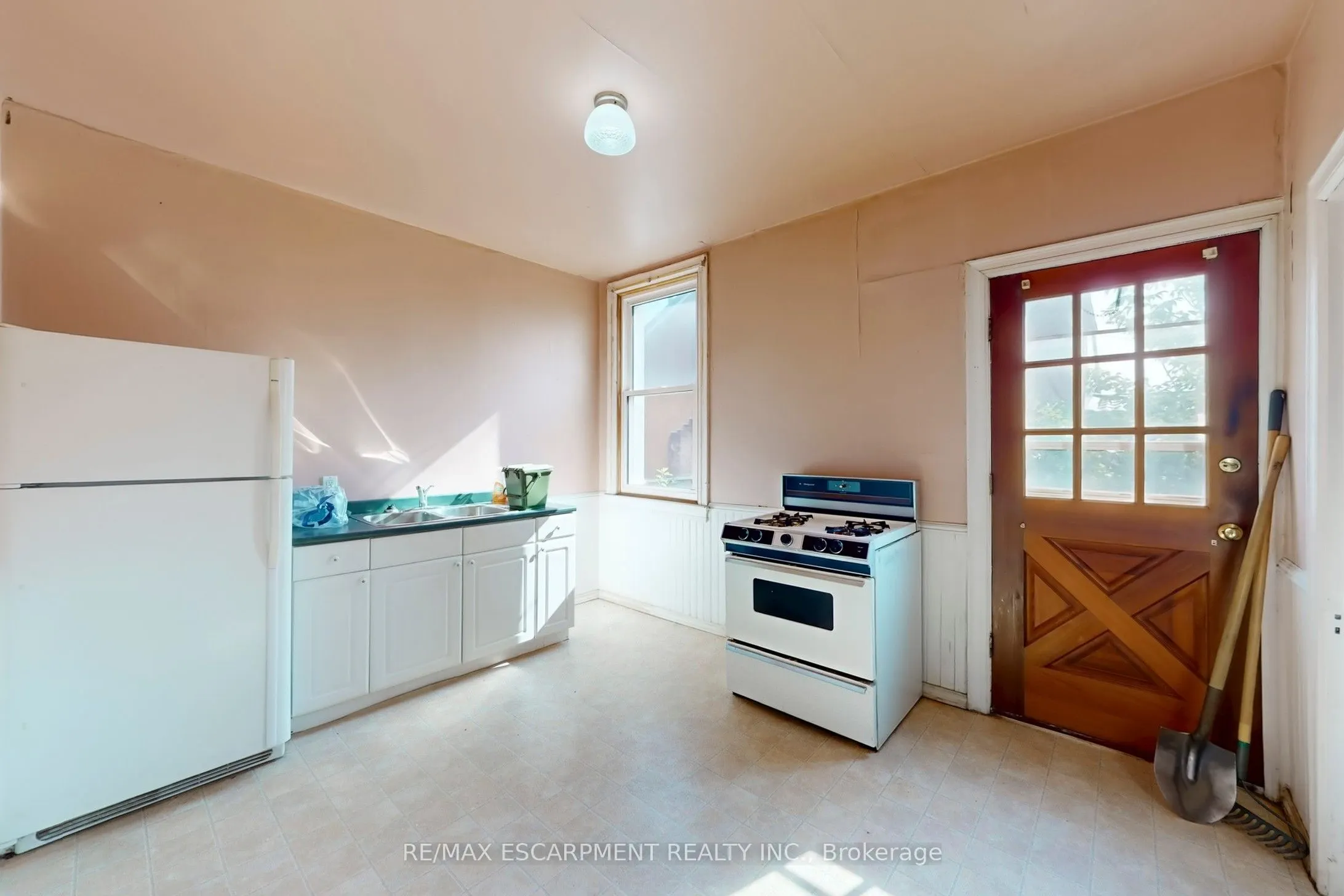 206 Locke Street N