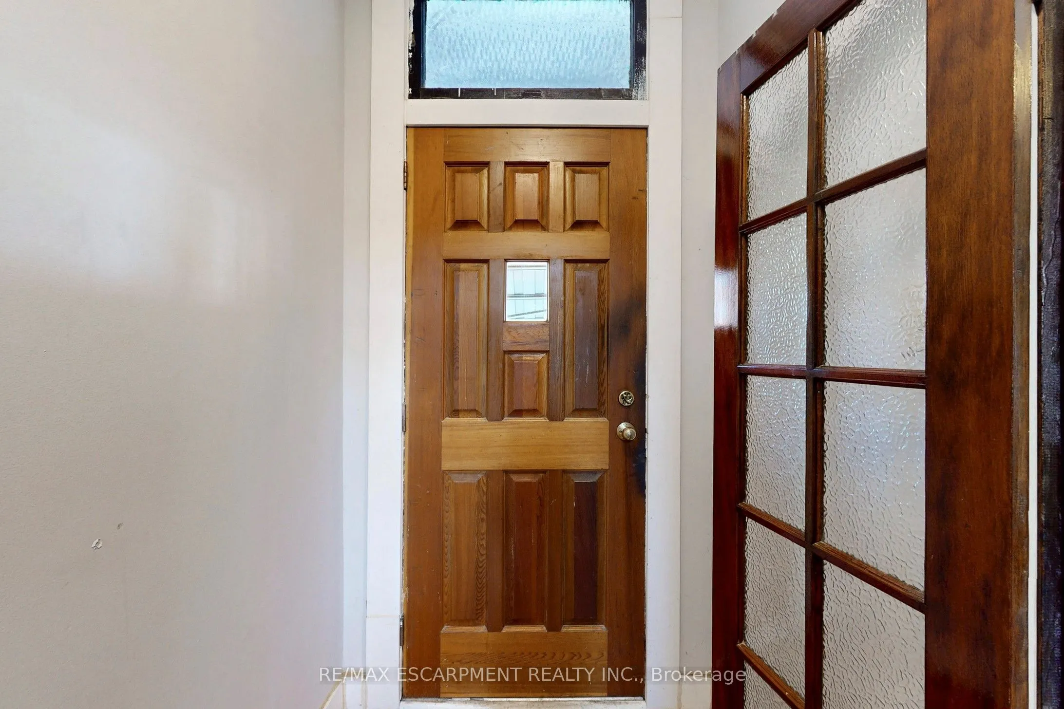 206 Locke Street N