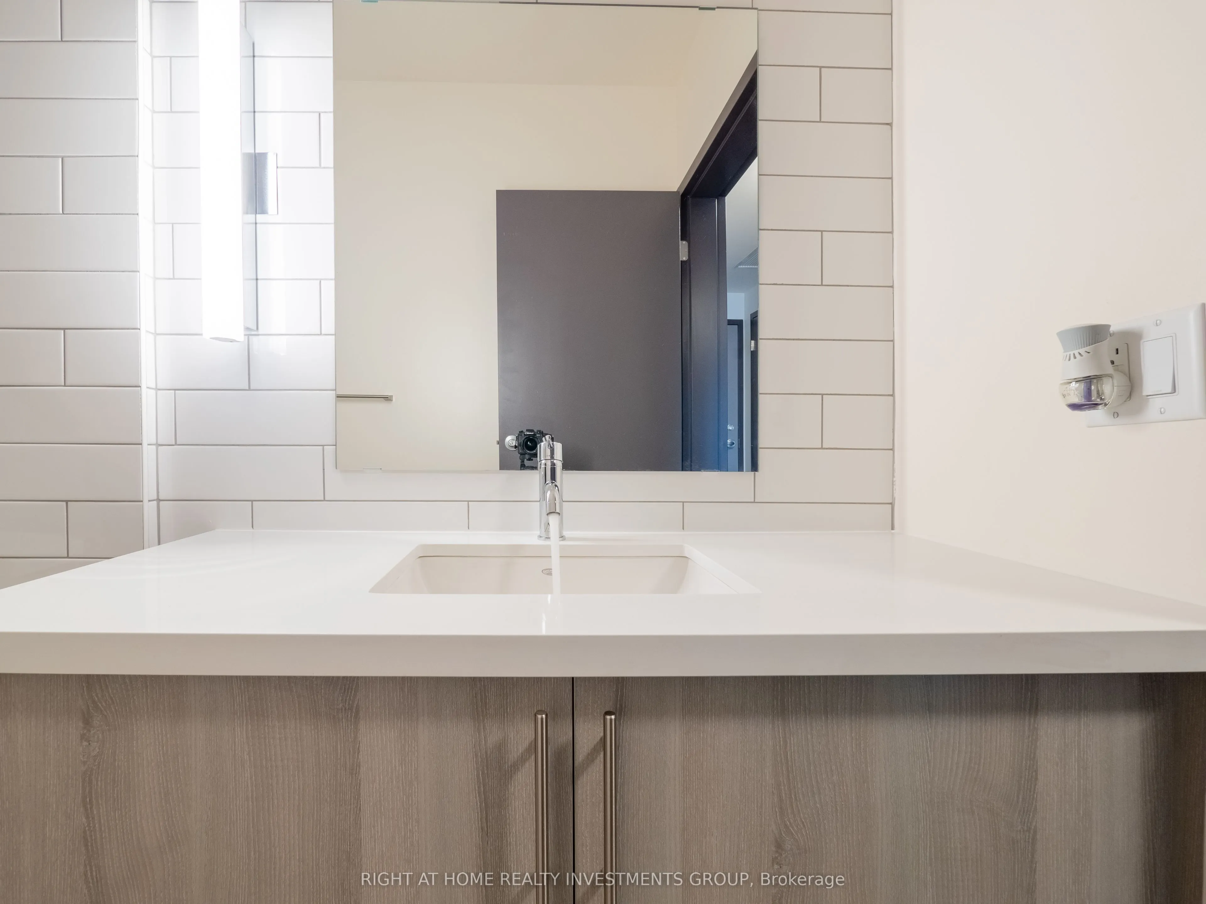121 King Street E, #303