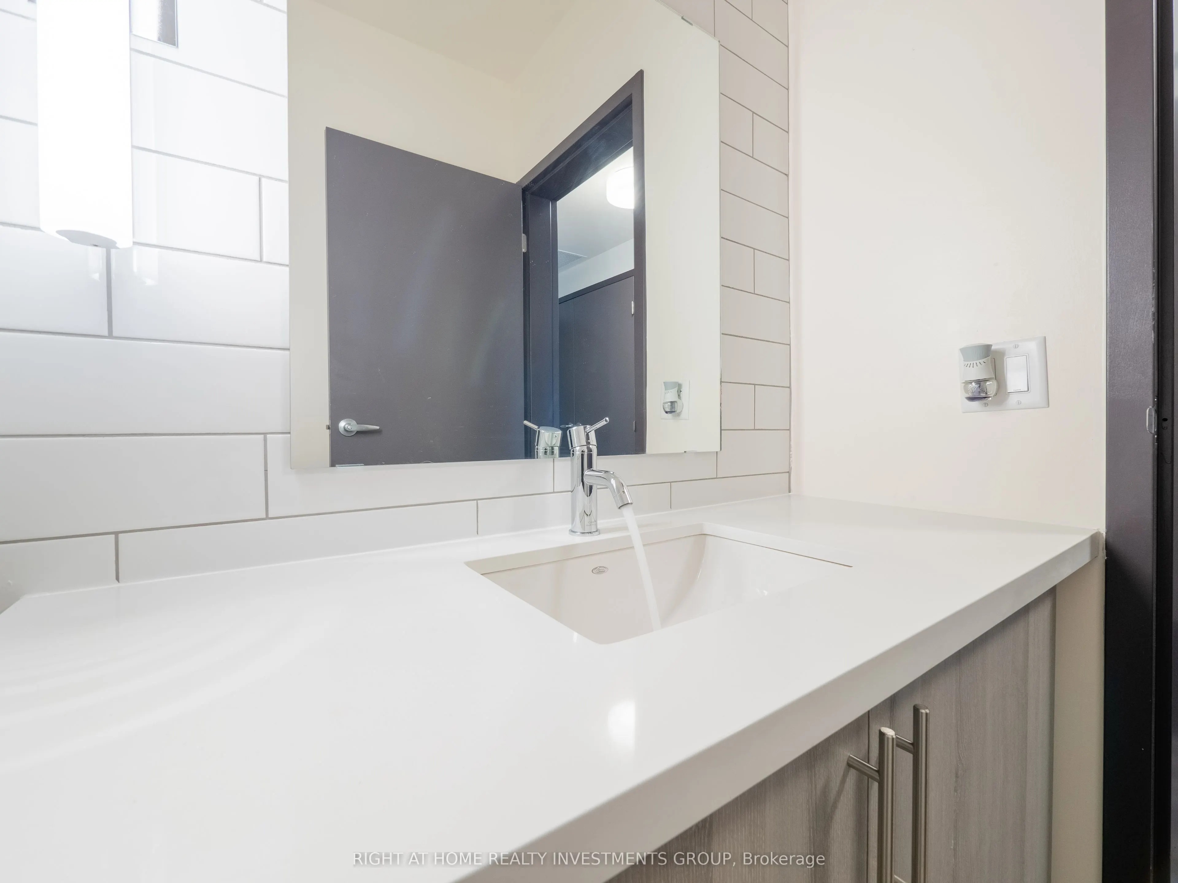 121 King Street E, #303