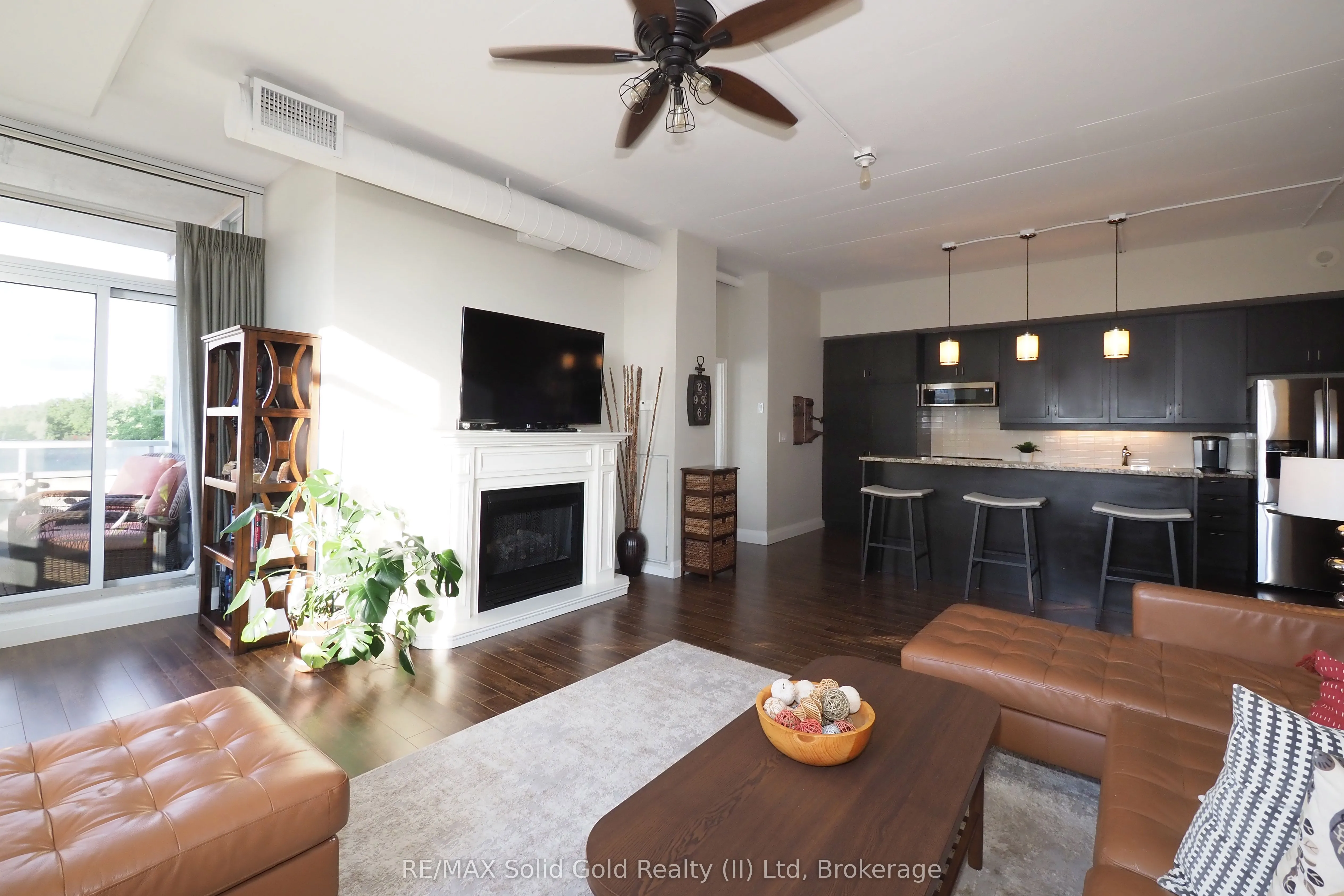 191 King Street S, #402