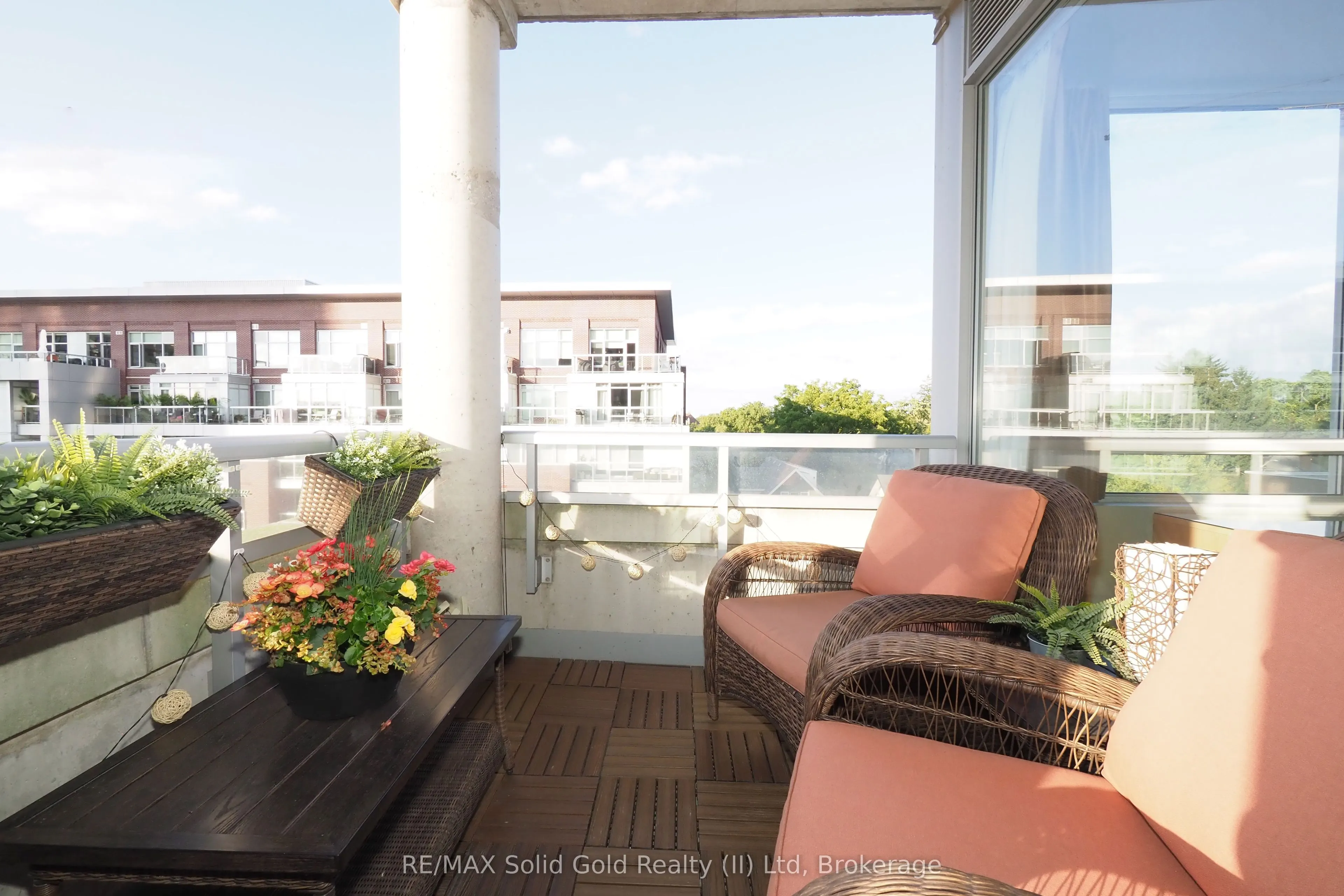 191 King Street S, #402